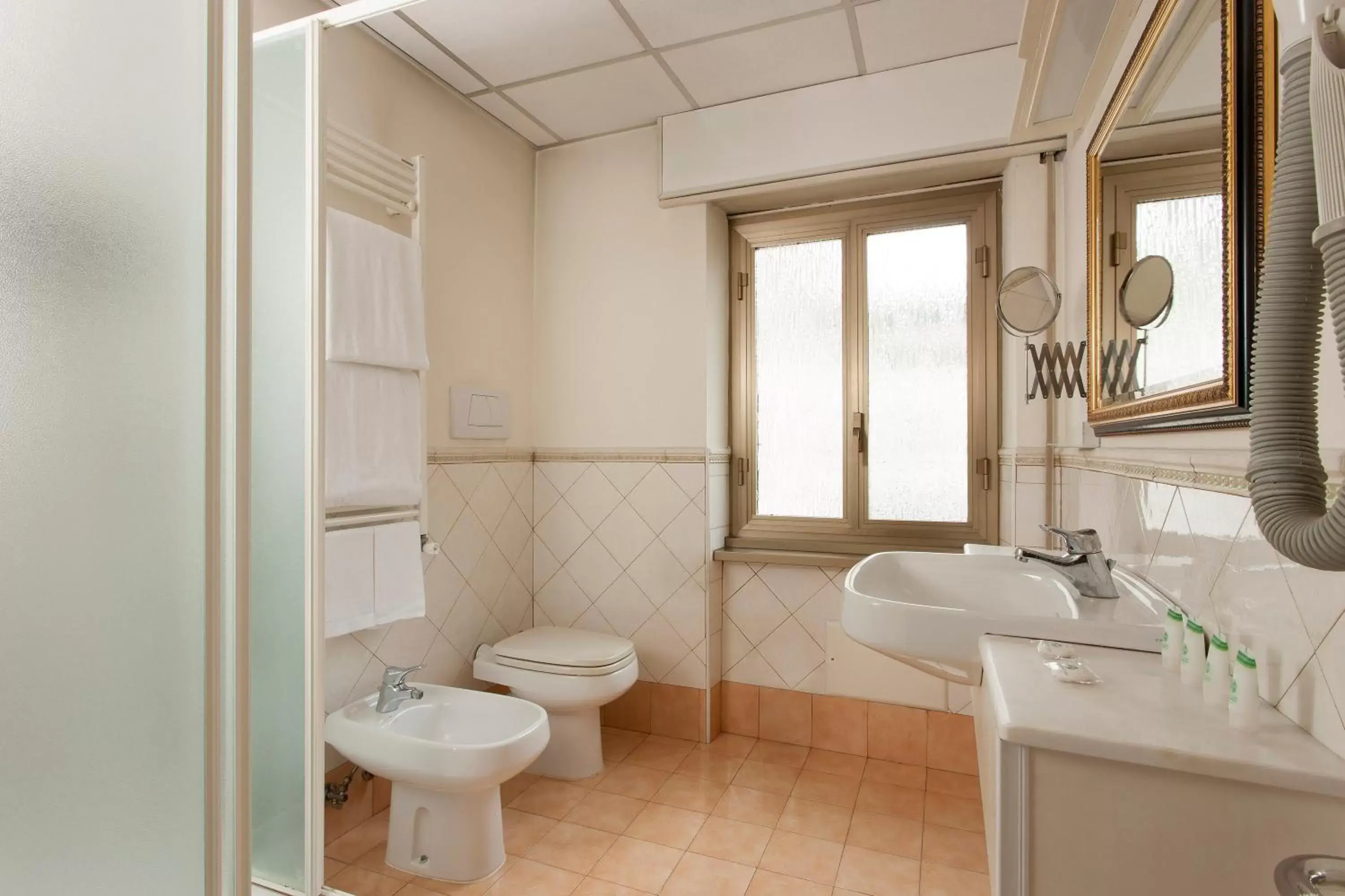 Bathroom in Eurogarden Hotel