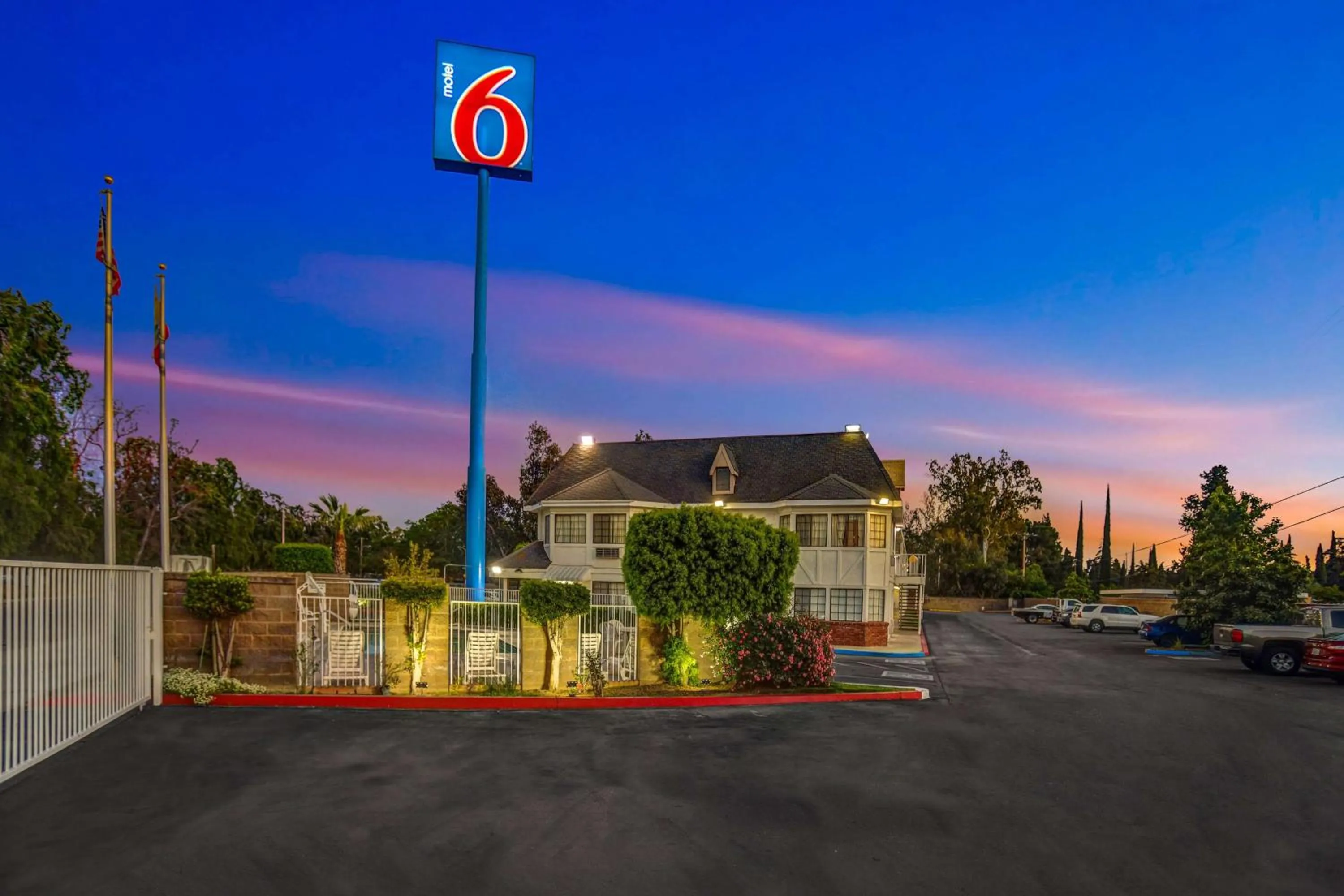 Property building in Motel 6-Fresno, CA - Belmont Ave