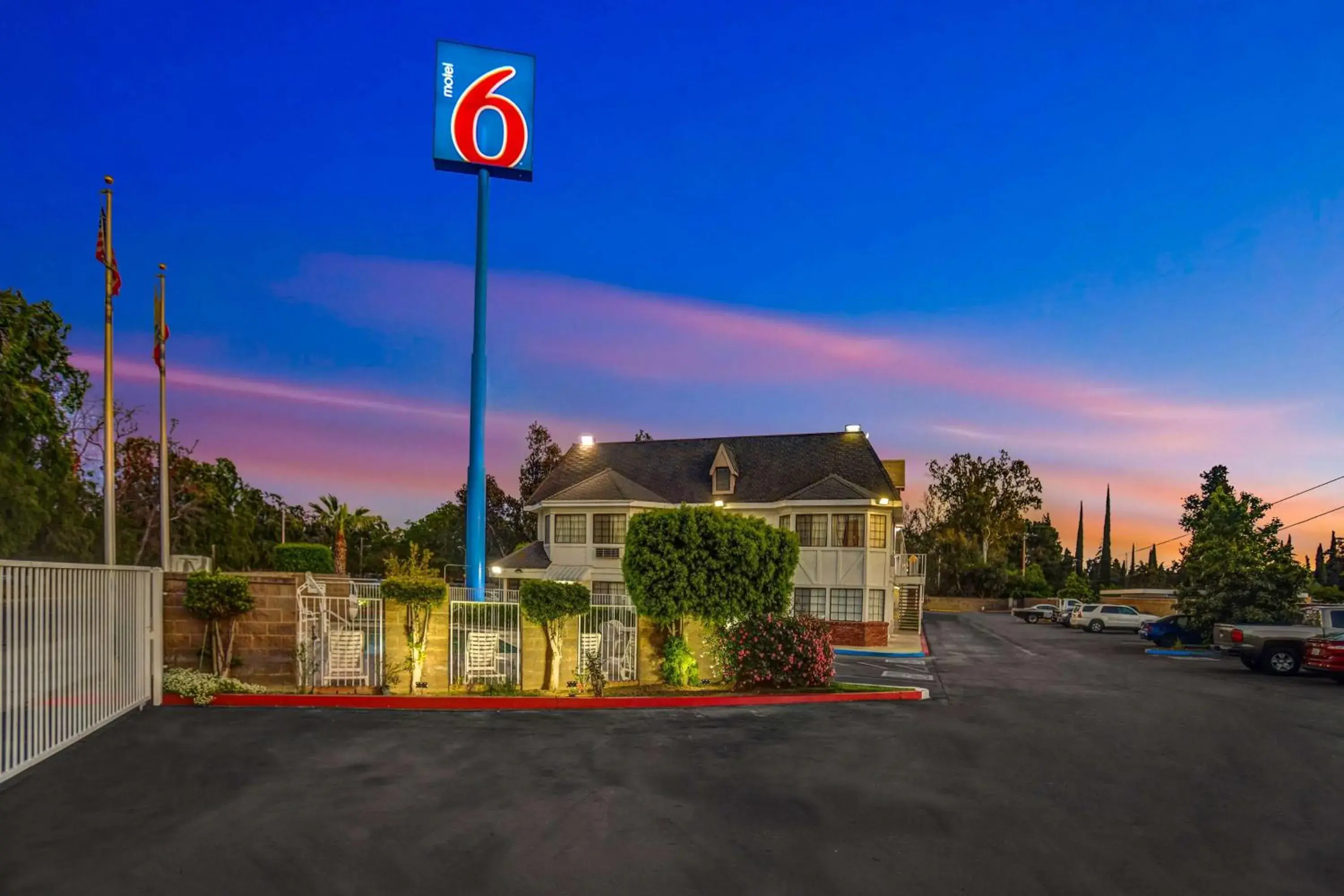 Property Building in Motel 6-Fresno, CA - Belmont Ave