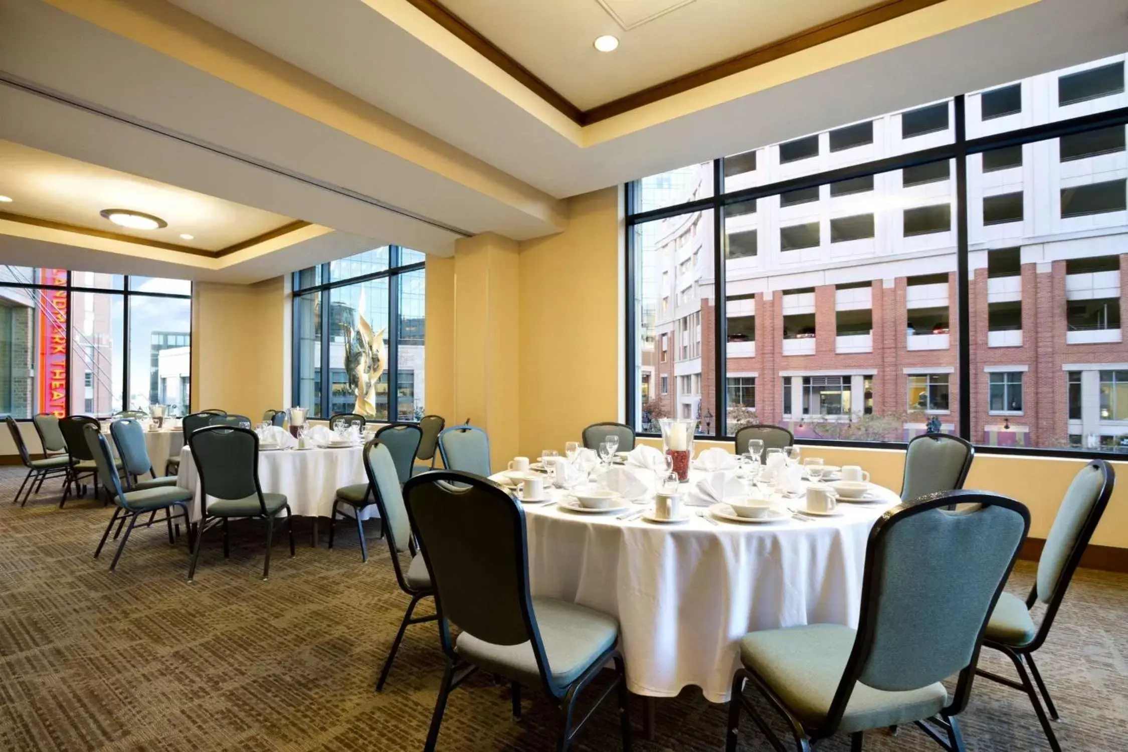 Meeting/conference room, Restaurant/Places to Eat in Hilton Garden Inn Baltimore Inner Harbor