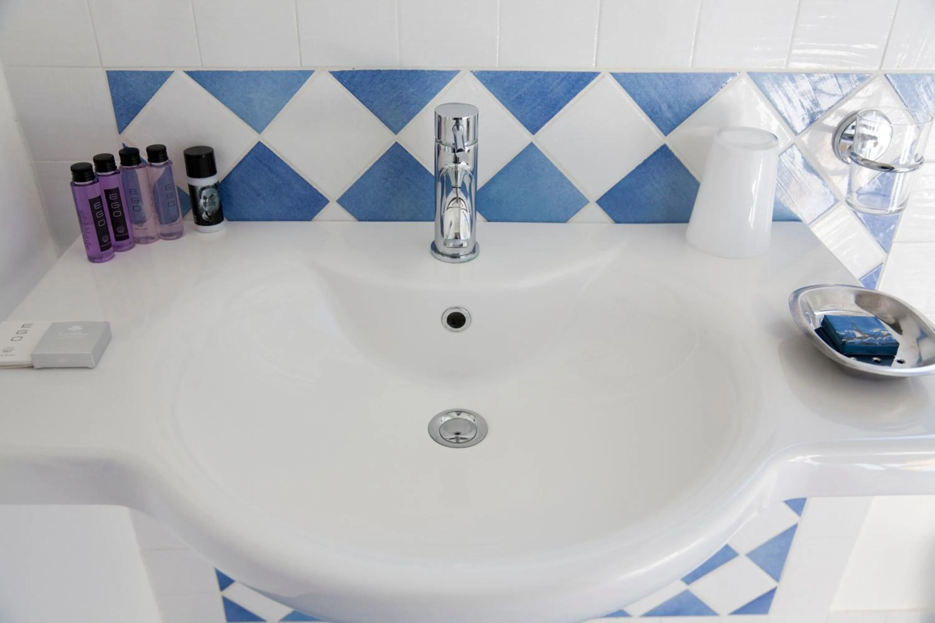 Bathroom in Hotel Cutimare - Aeolian Charme