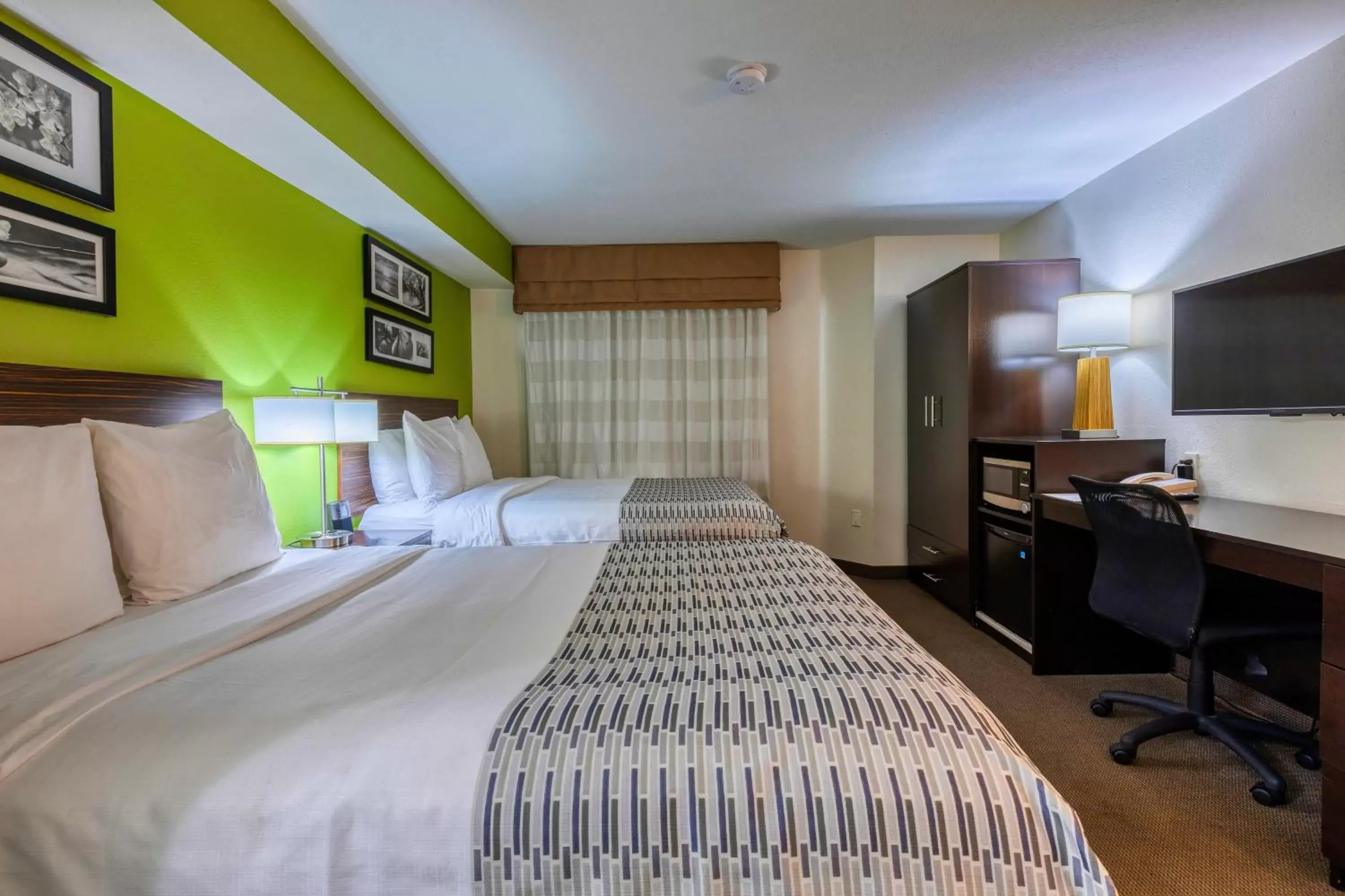 Bedroom, Bed in Surestay Plus Hotel by Best Western Superstition Springs