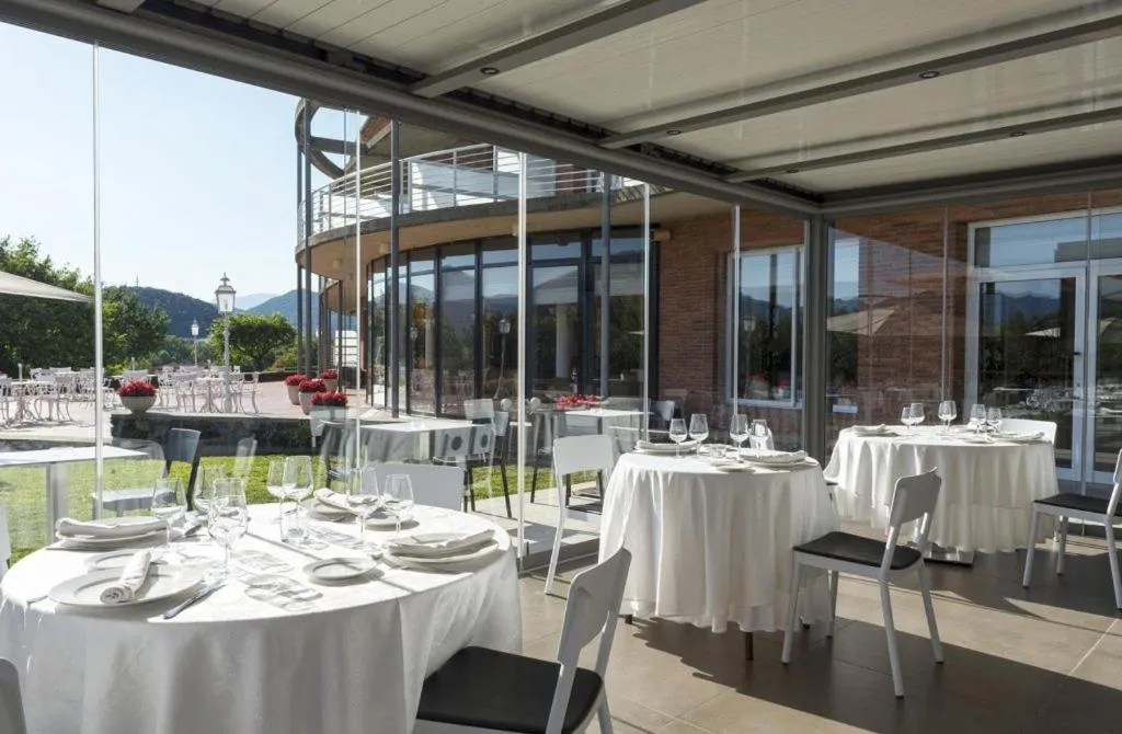 Restaurant/places to eat in Hotel Riu Fluviá