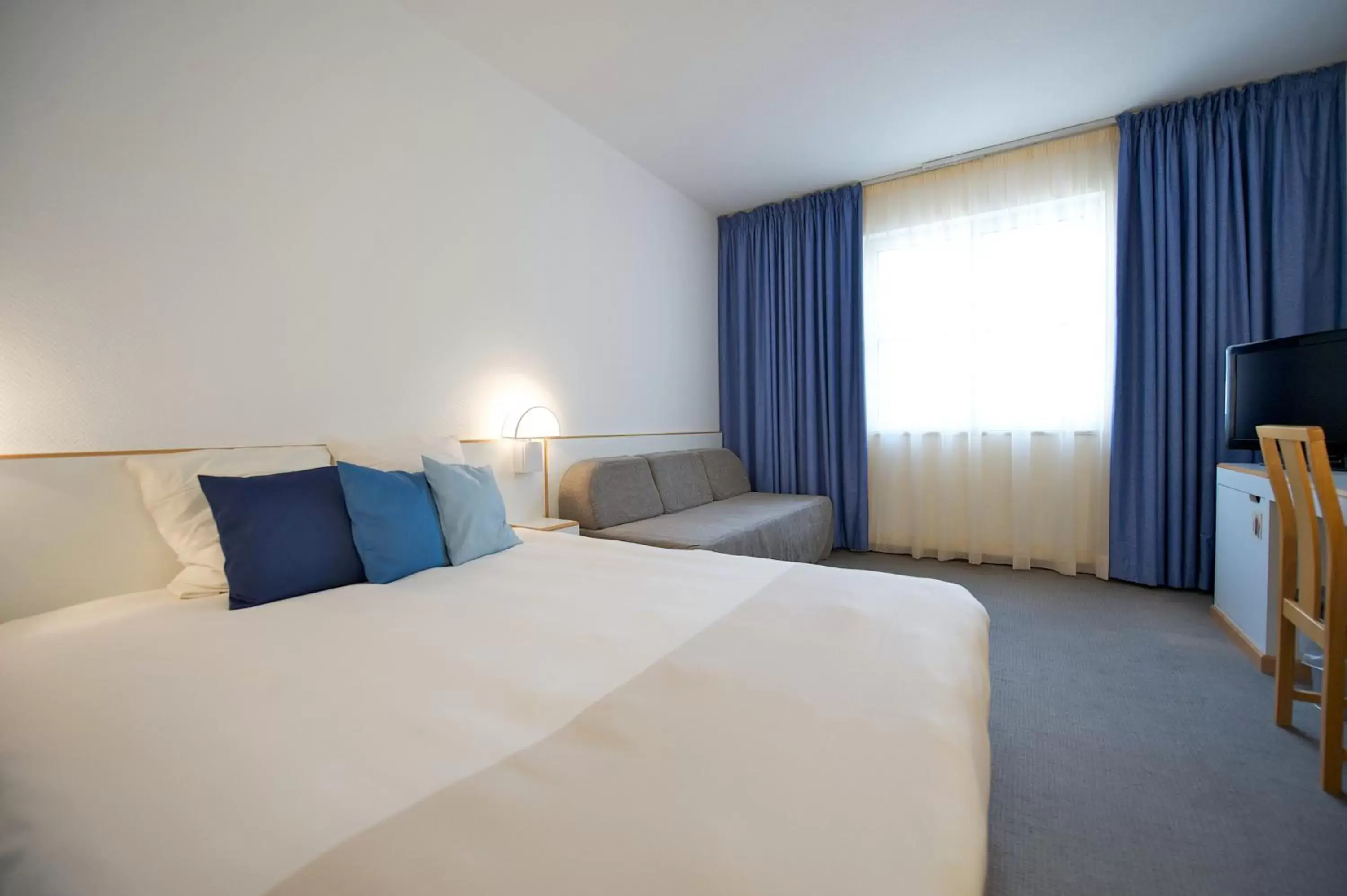 Photo of the whole room, Bed in Novotel Firenze Nord Aeroporto