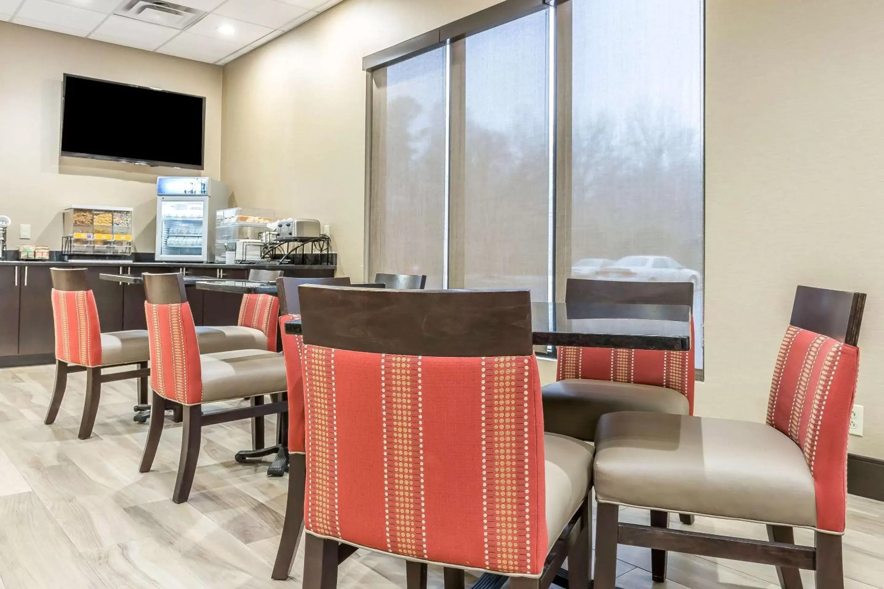 Restaurant/Places to Eat in Comfort Inn Alton near I-255