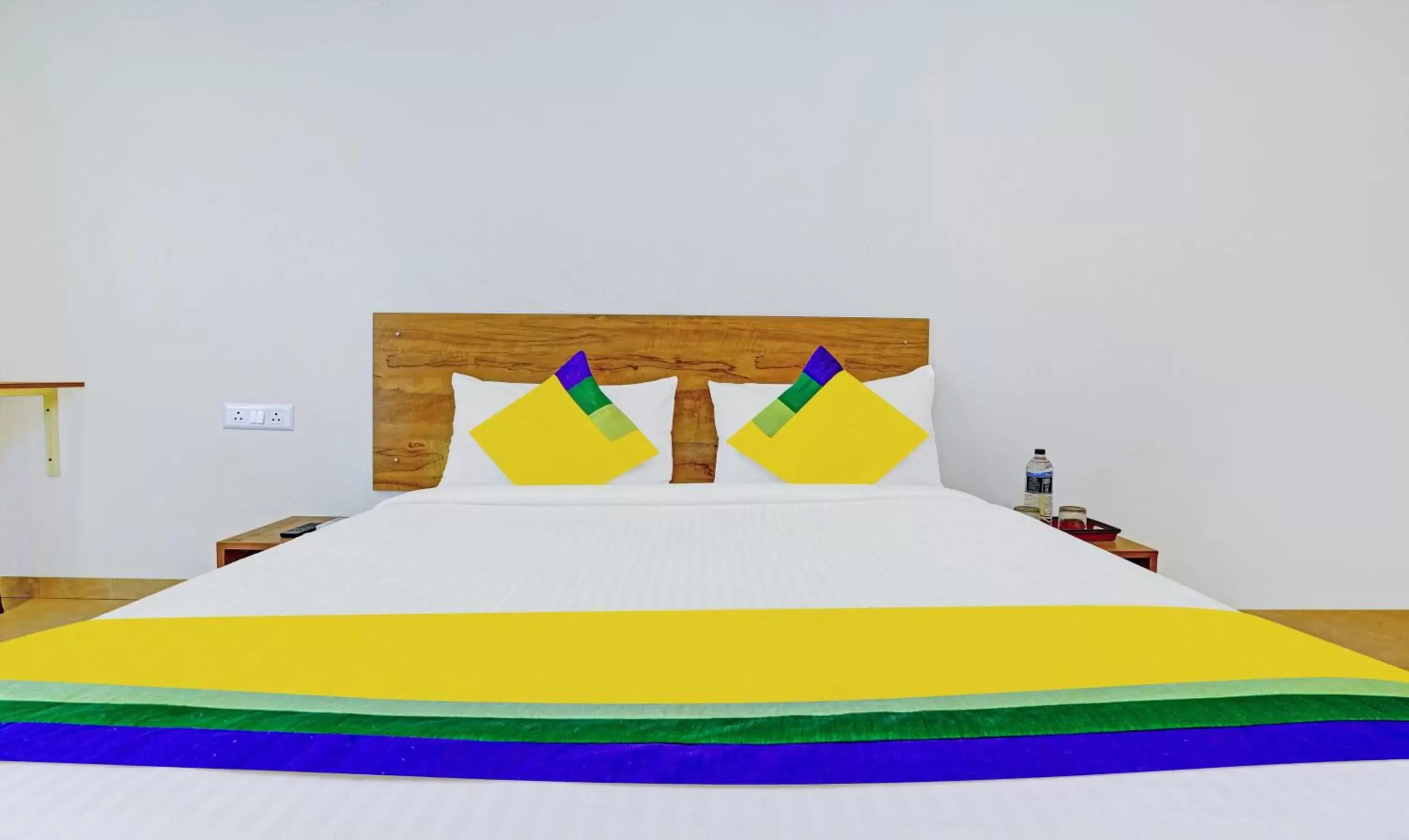 Bedroom, Bed in Itsy Hotels Oasis Pride Bedroom, Bed in Itsy Hotels Oasis Pride