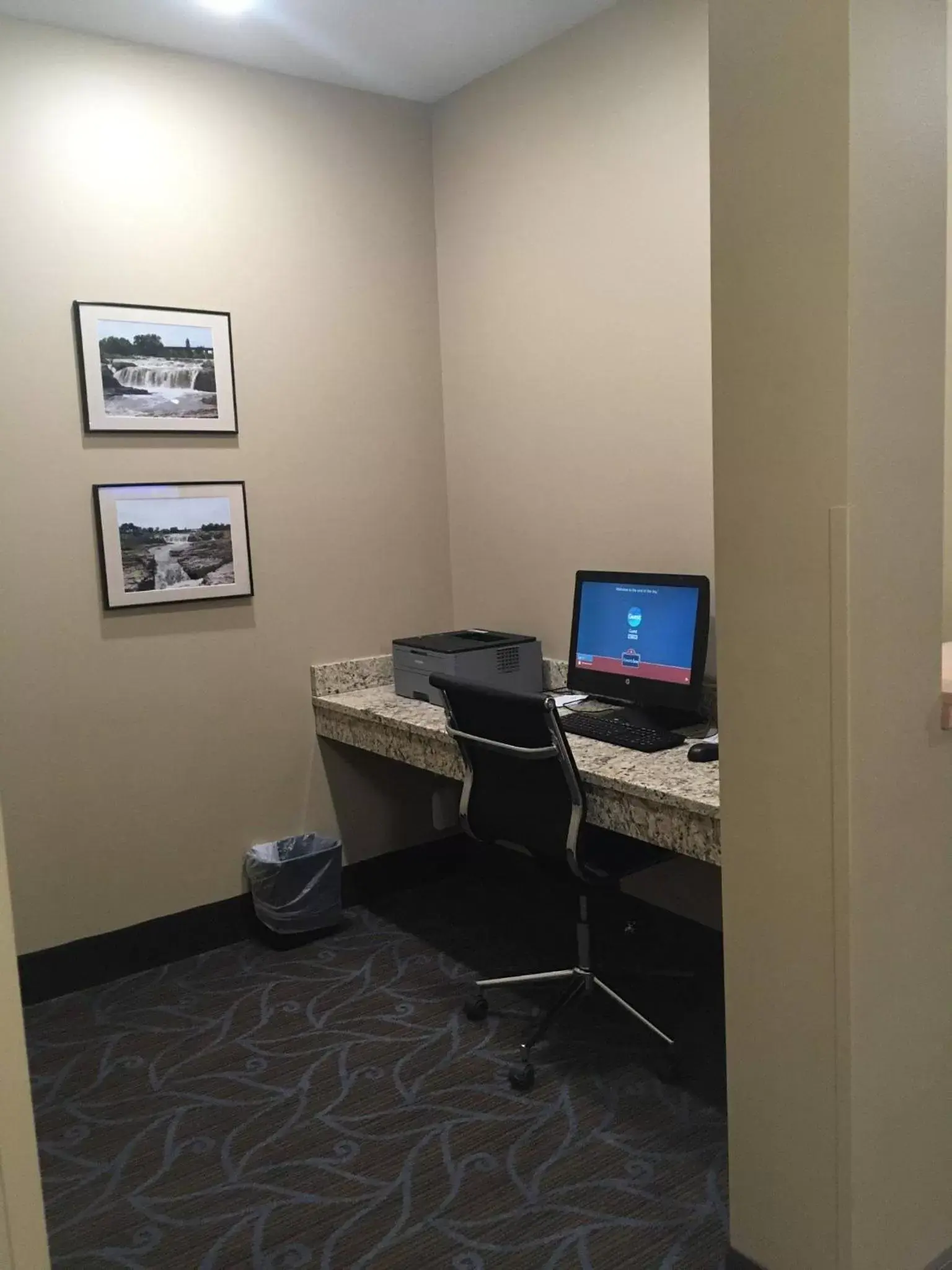 Business facilities in AmericInn by Wyndham Sioux Falls North