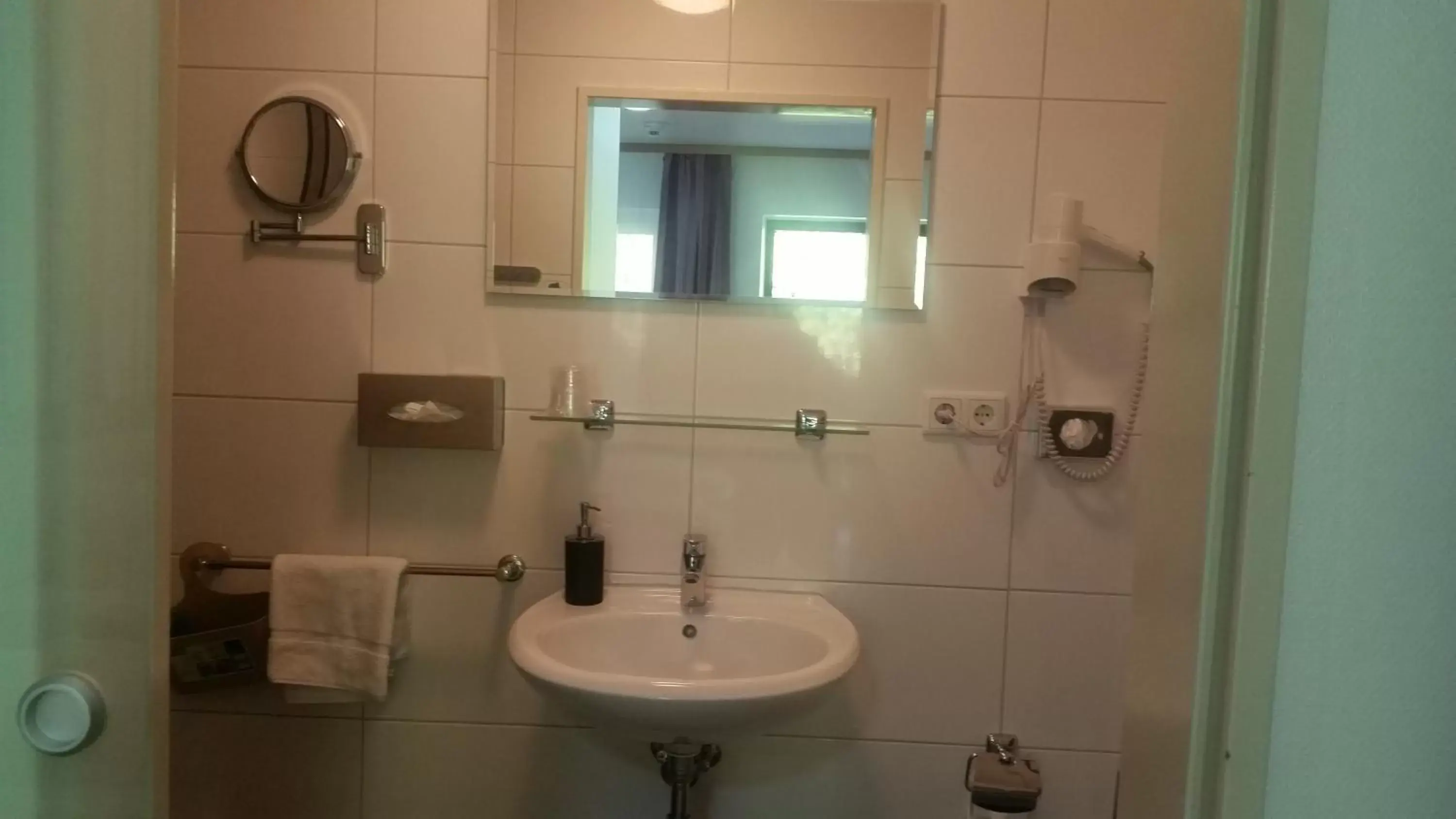 Shower, Bathroom in Cityhotel Ahlen Garni