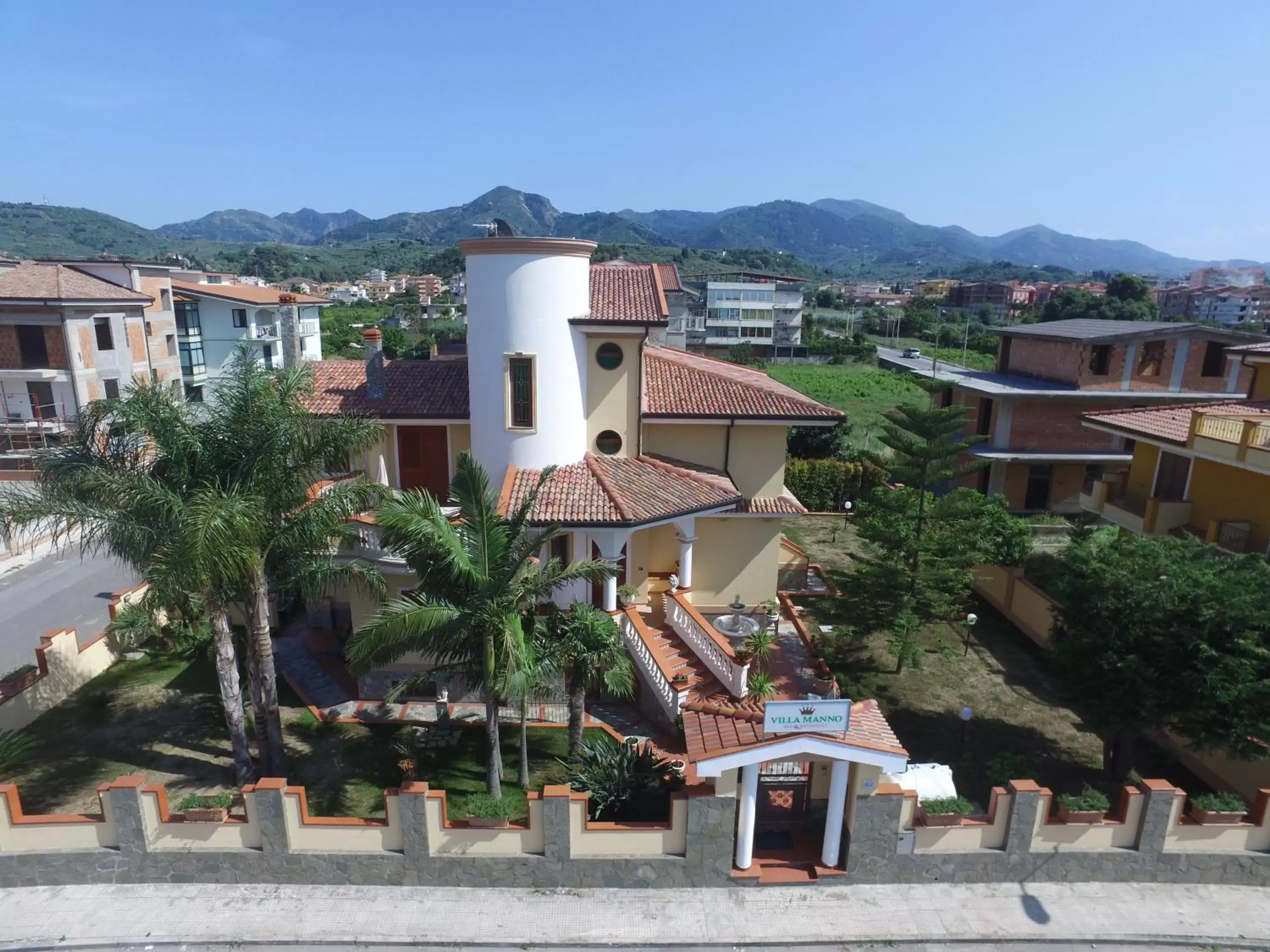 Mountain view, Property Building in Villa Manno