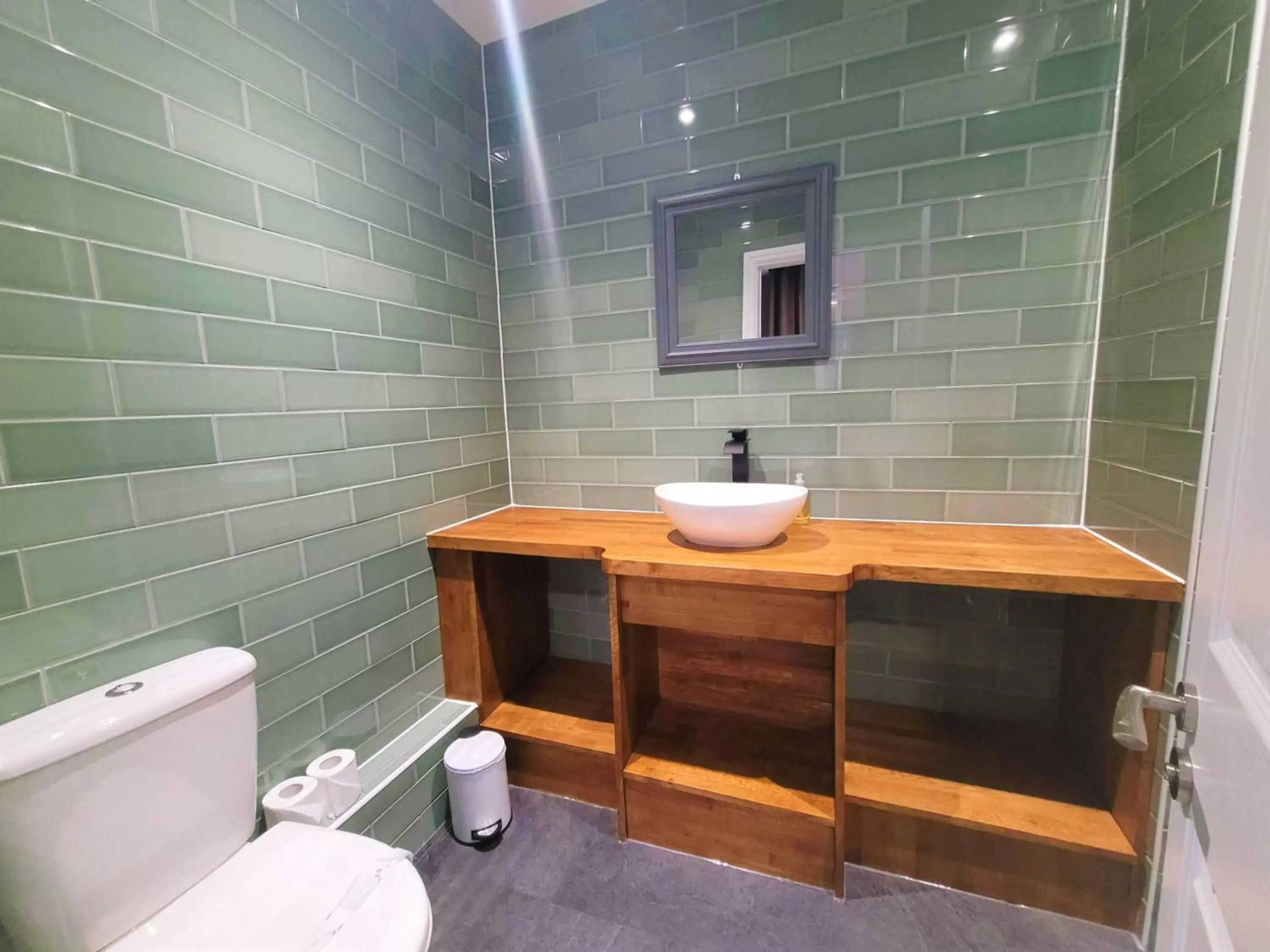 Toilet, Bathroom in New County Hotel & Serviced Apartments by RoomsBooked