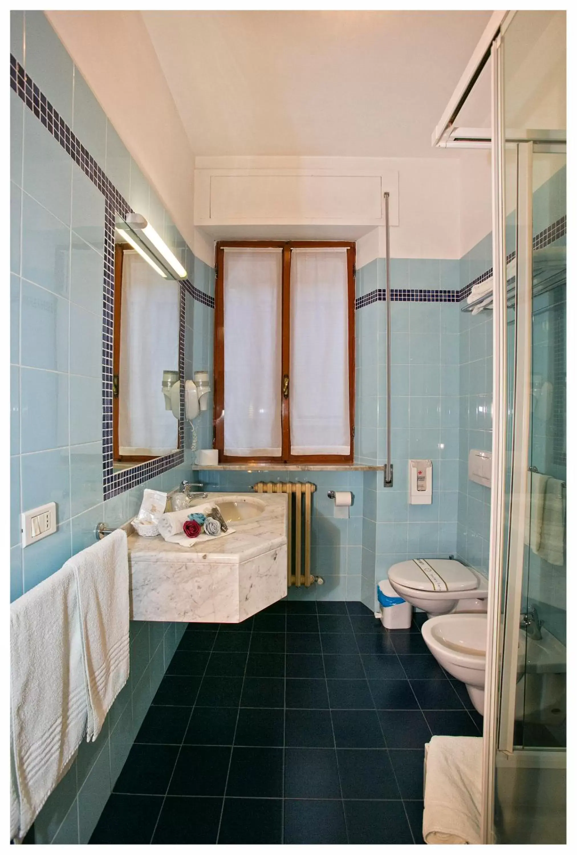 Bathroom in Hotel lo Squalo
