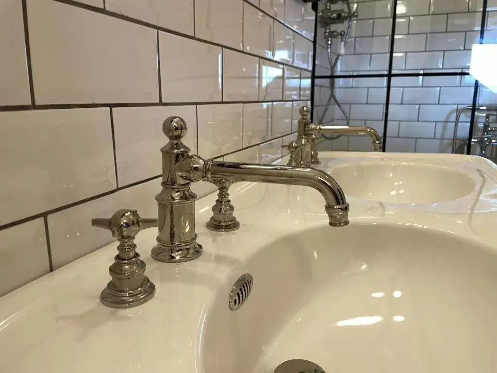 Bathroom in Château de Bataillé