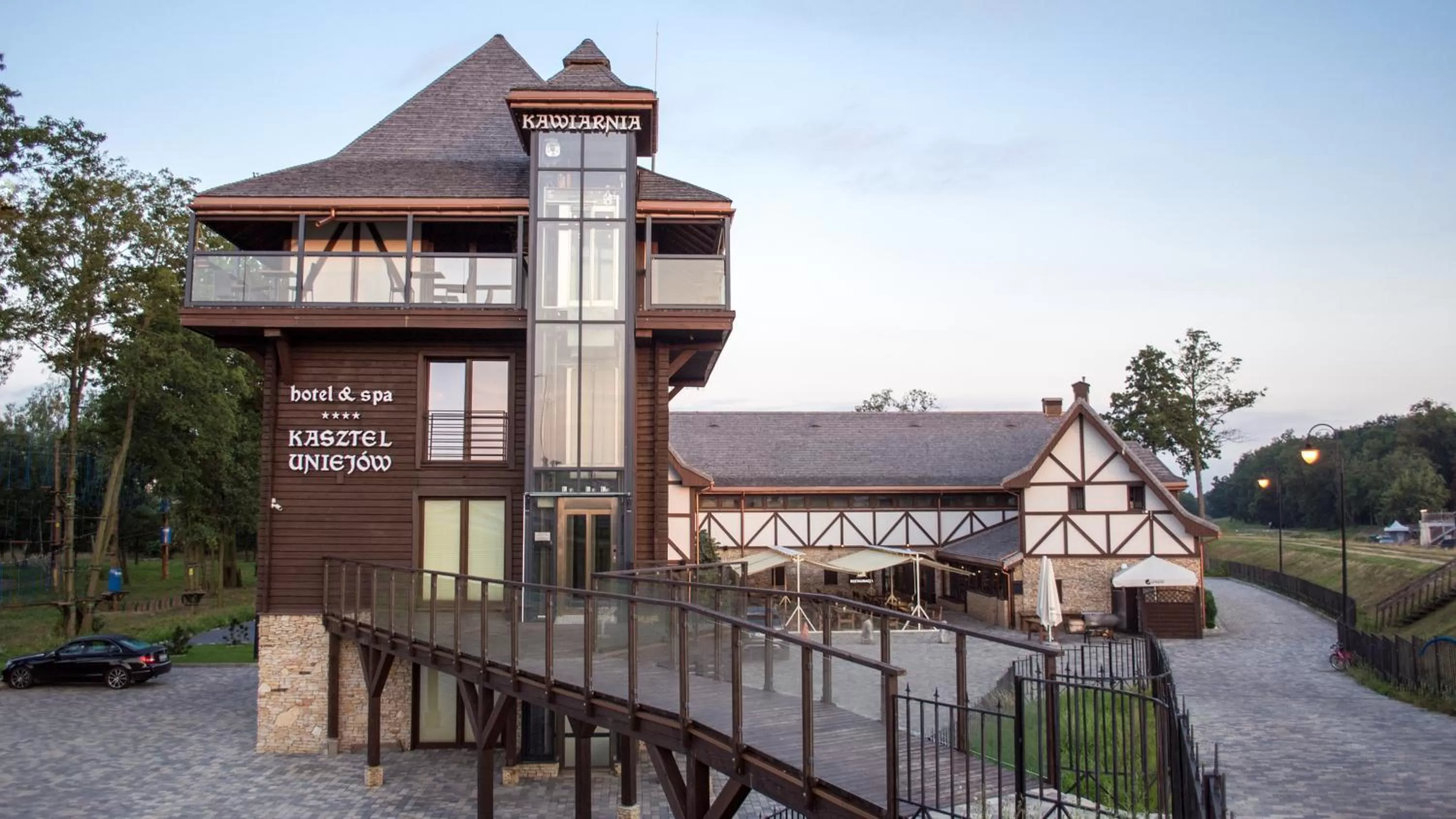 Facade/entrance in Hotel & Spa **** Kasztel Uniejów