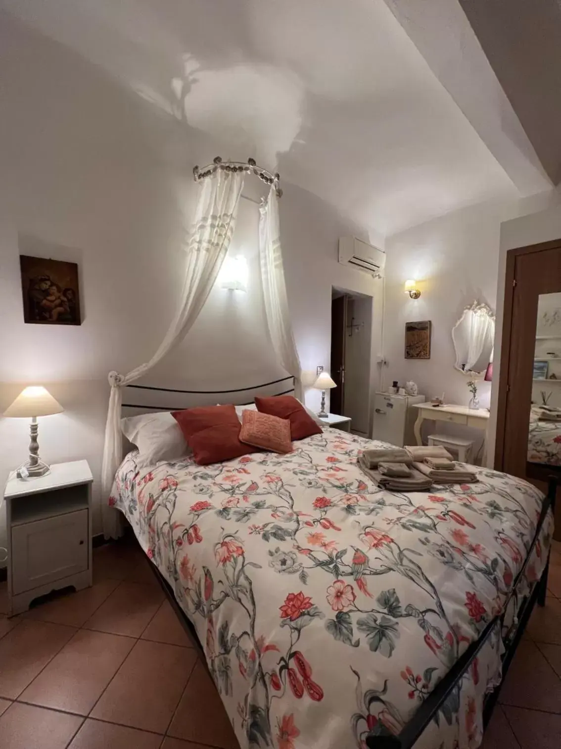 Photo of the whole room, Bed in Home Milù Florence