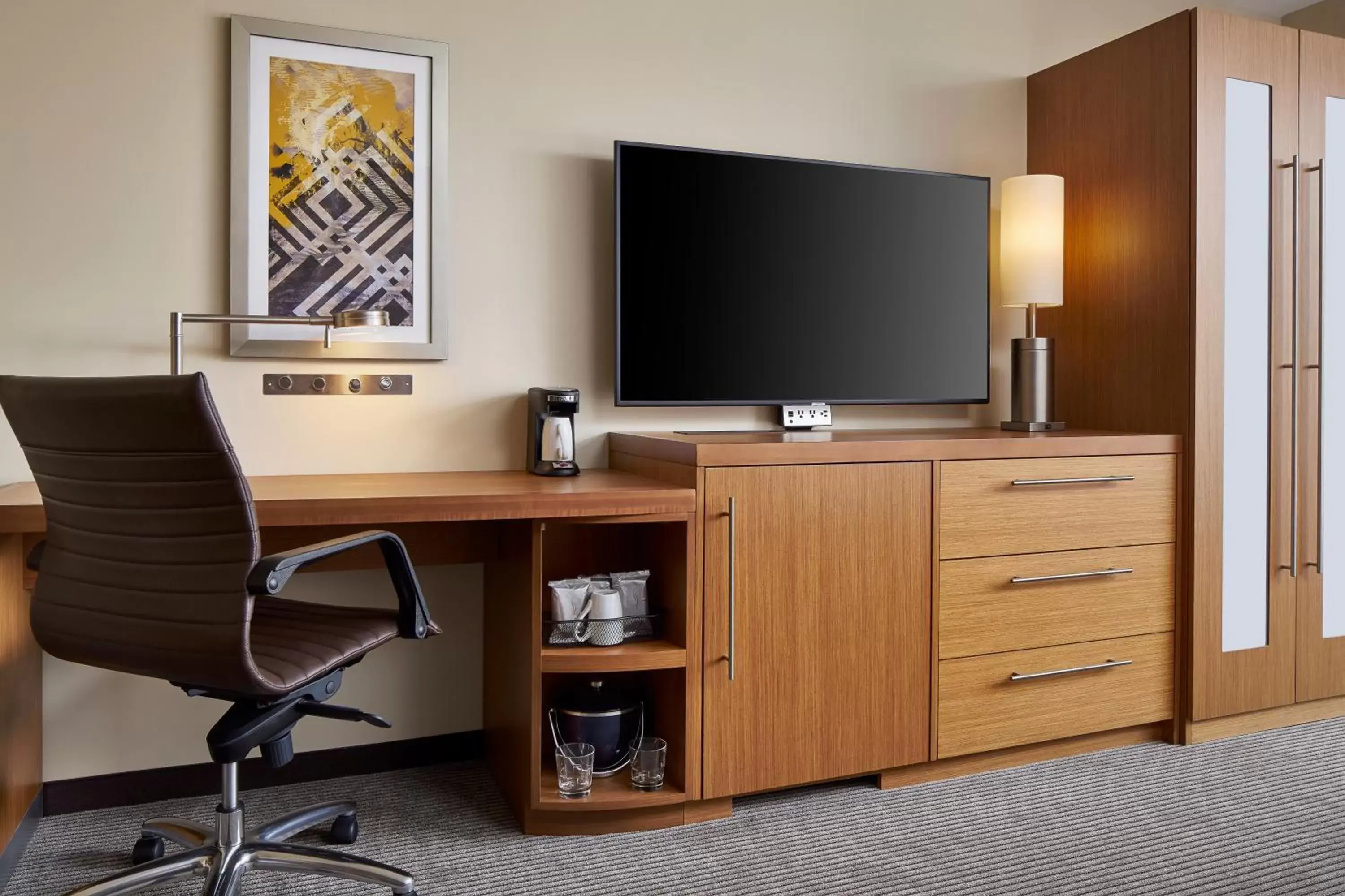 TV and multimedia, TV/Entertainment Center in Hyatt Place Wilmington Riverfront