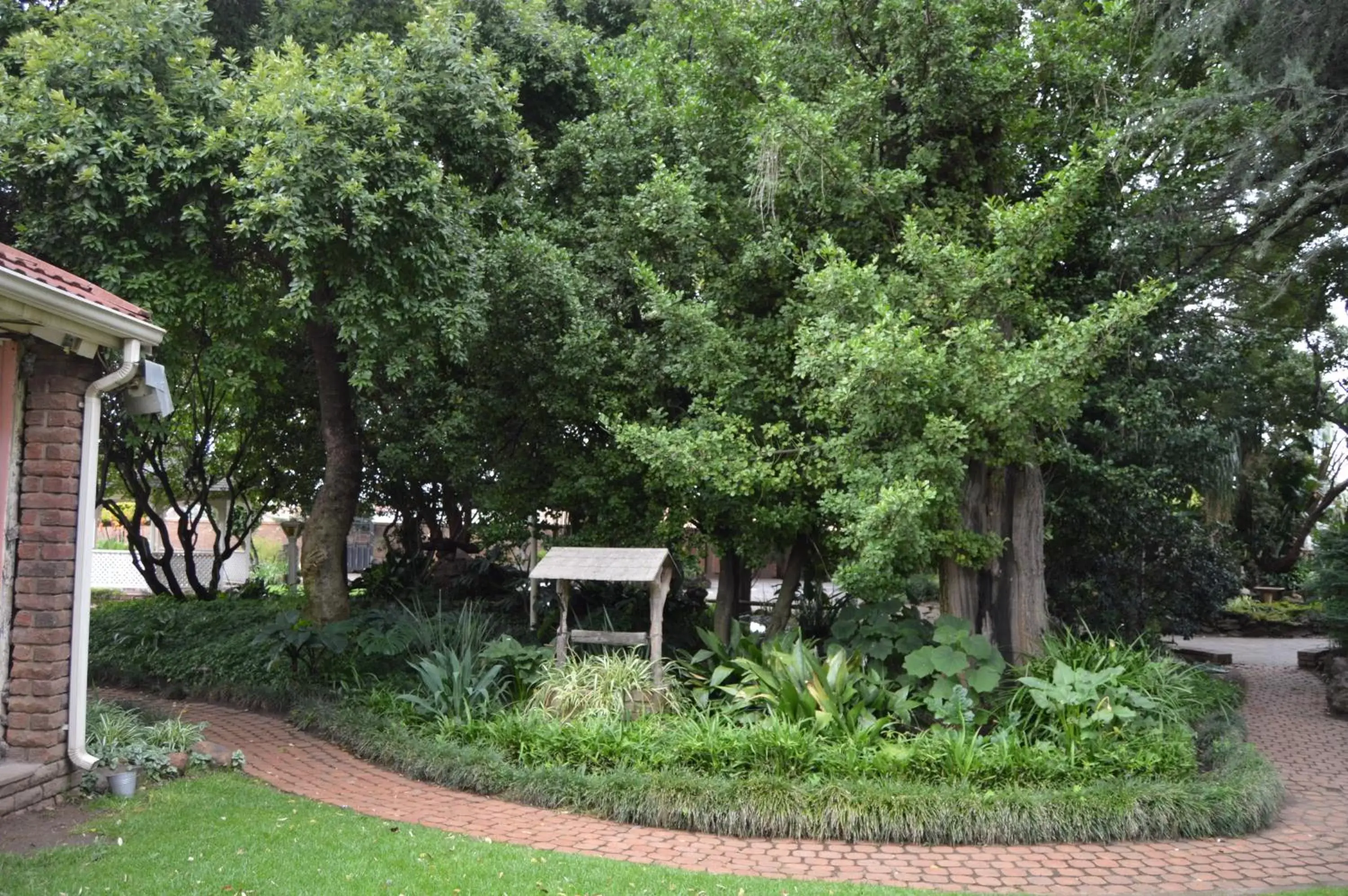 Garden in Airport Gardens Boutique Hotel