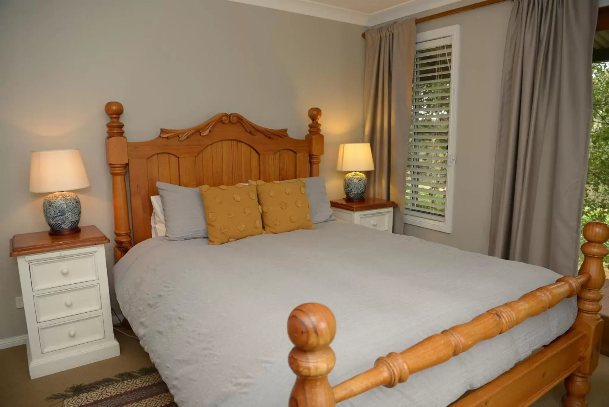 Bedroom, Bed in Borrodell Vineyard