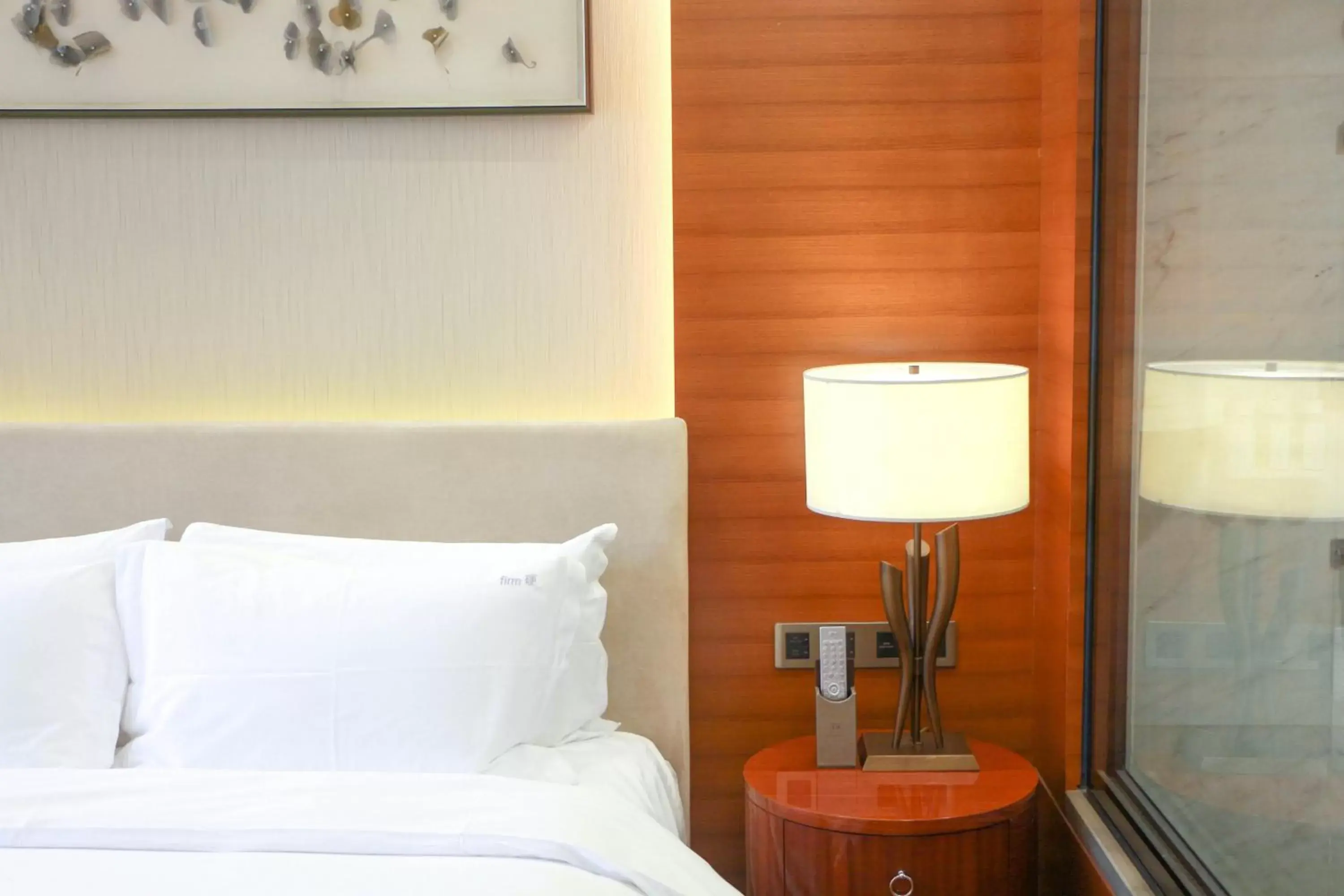 Photo of the whole room, Bed in Holiday Inn Nanjing Xuanwu Lake, an IHG Hotel