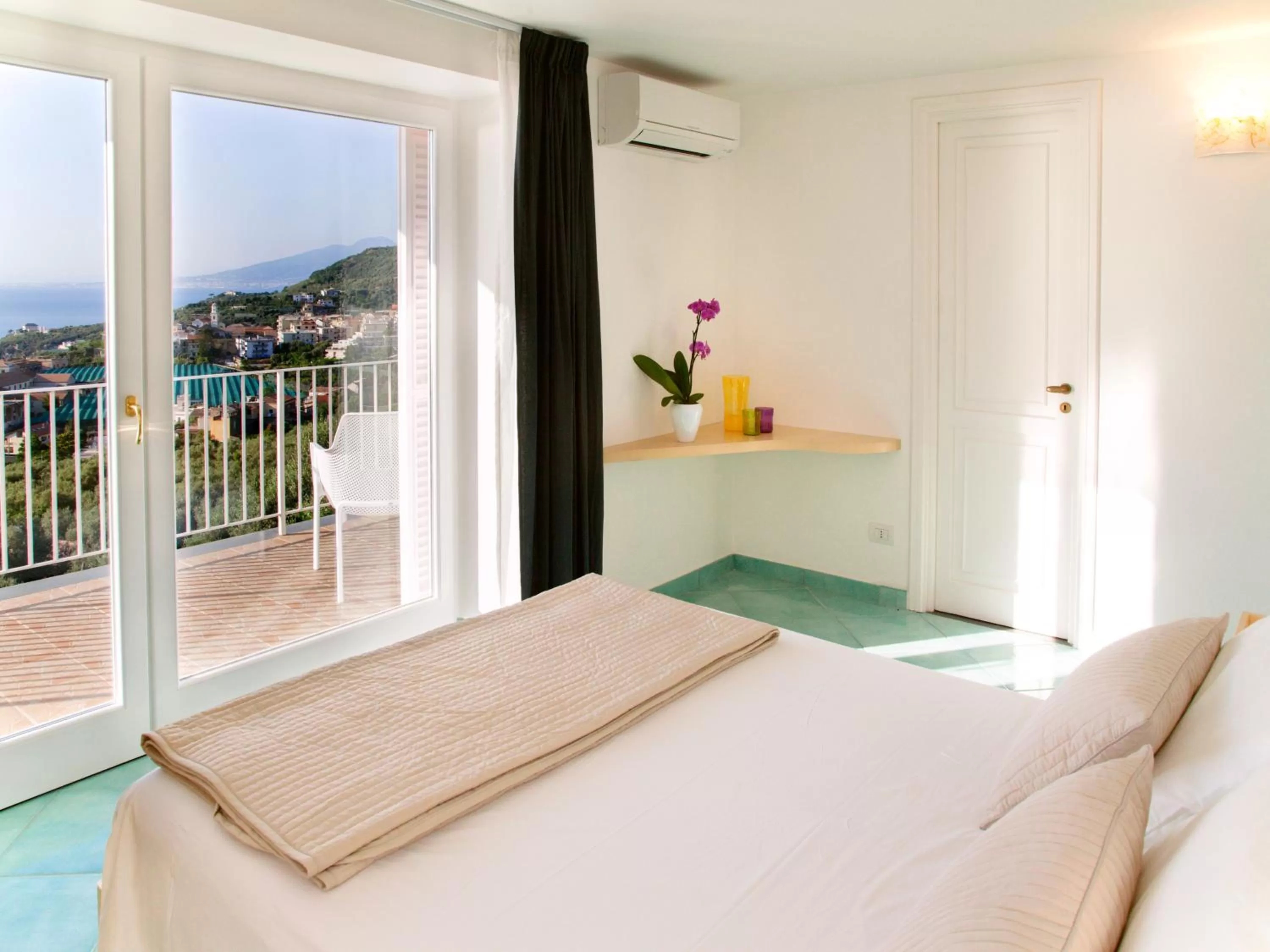 Photo of the whole room, Bed in Antonio Massa Lubrense