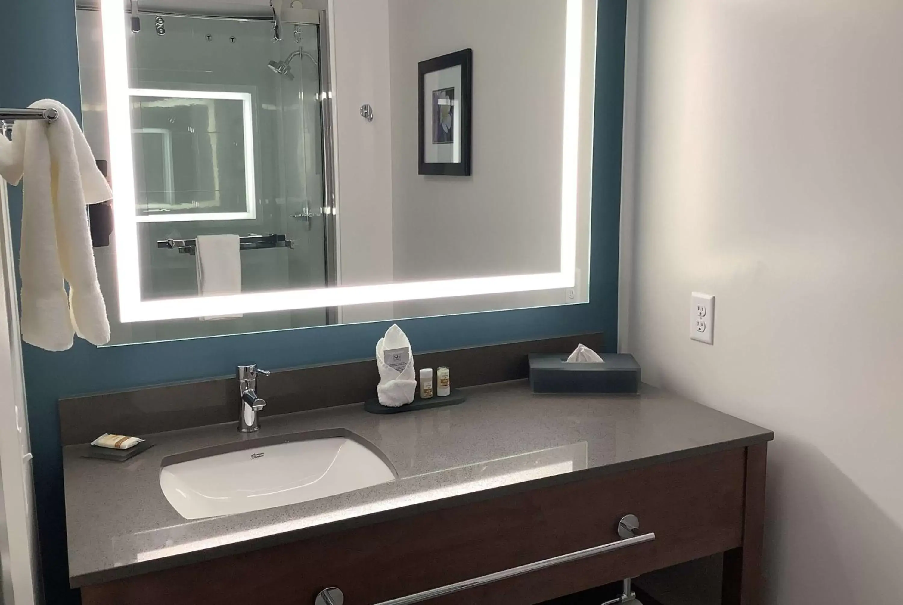 Bathroom in La Quinta Inn & Suites by Wyndham Littleton-Red Rocks Bathroom in La Quinta Inn & Suites by Wyndham Littleton-Red Rocks