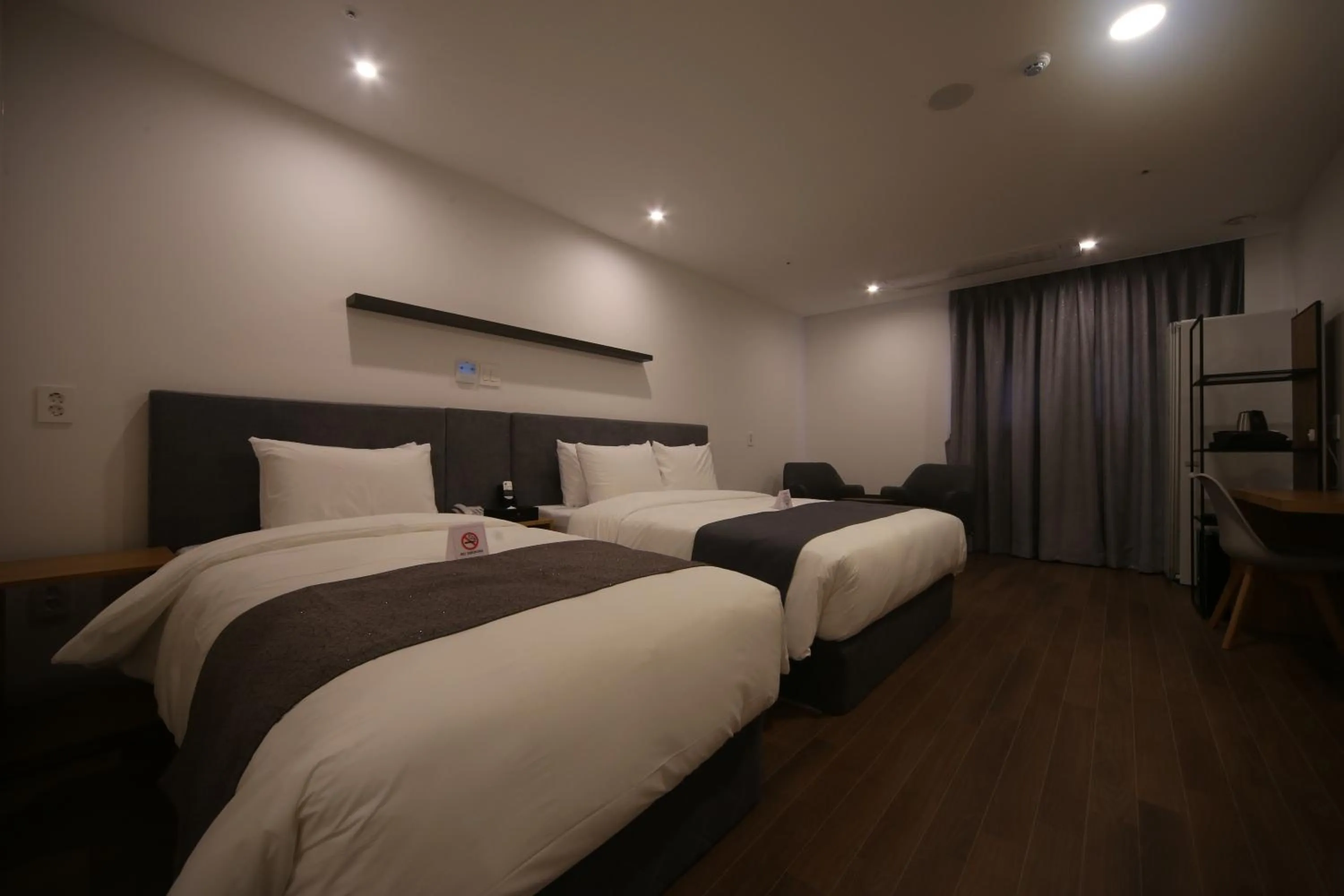 Bed in Hotel Noblestay