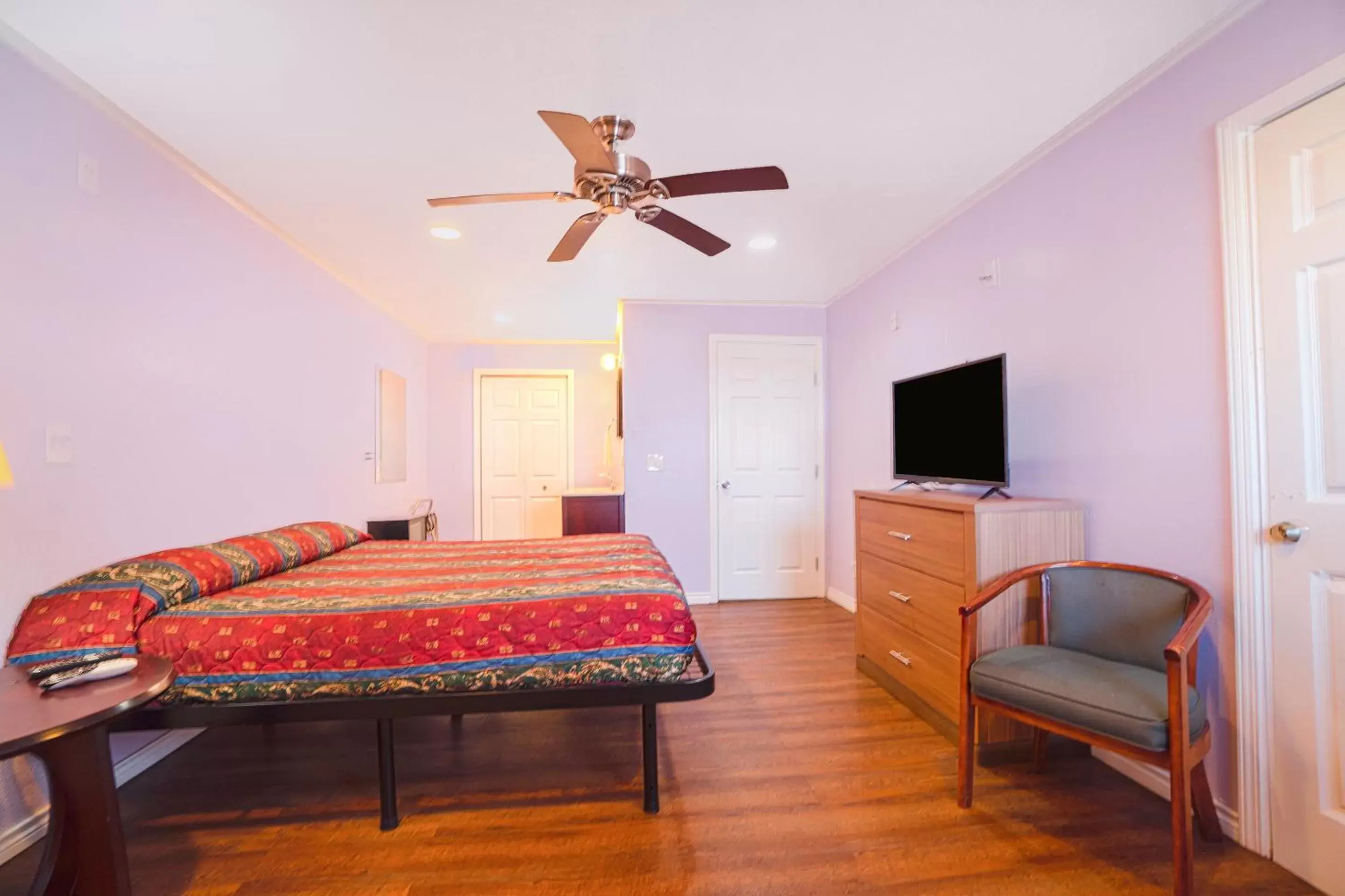 Bedroom, Bed in Monterrey Motel Padre Island, Corpus Christi BY OYO
