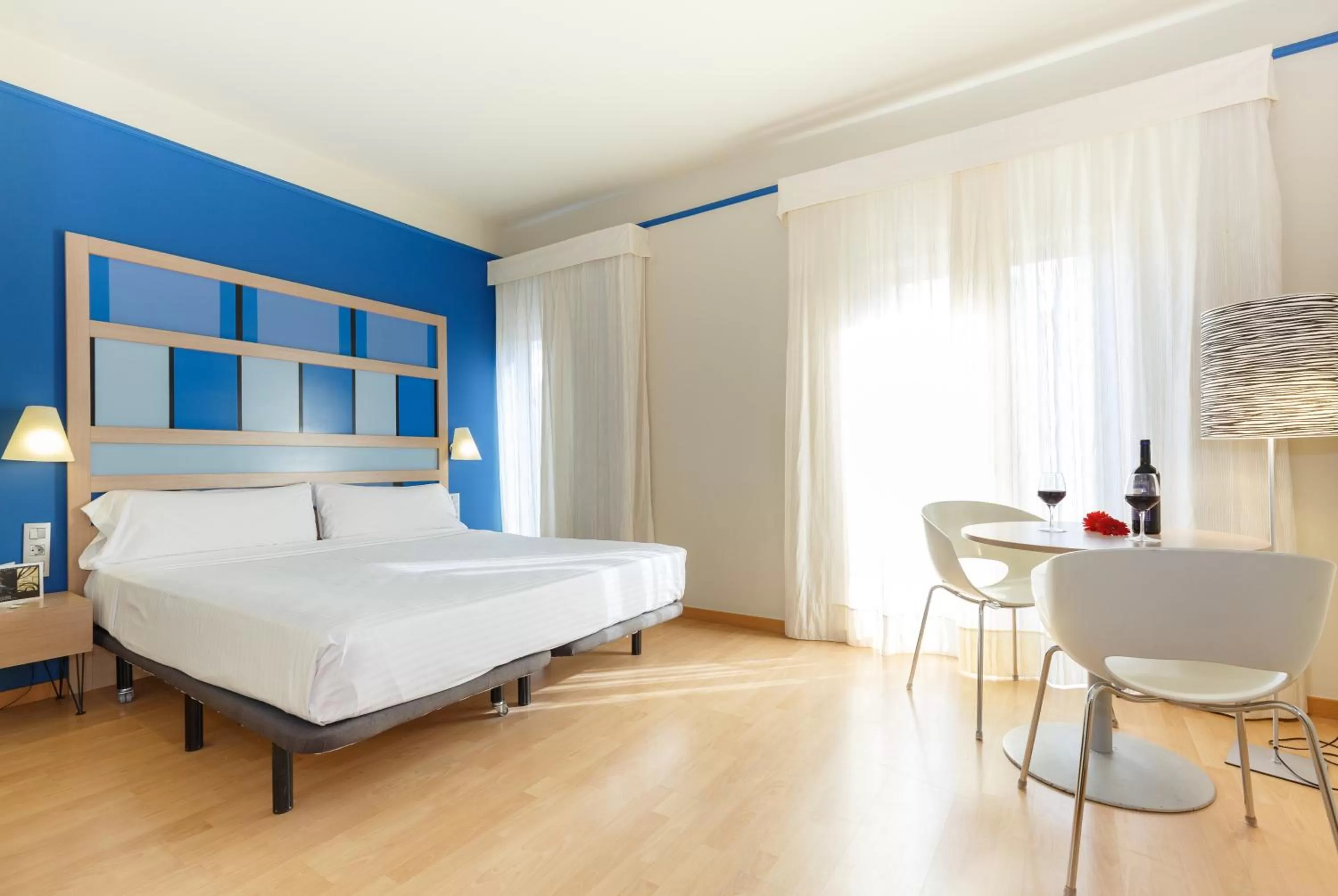 Photo of the whole room in Ciutat de Barcelona