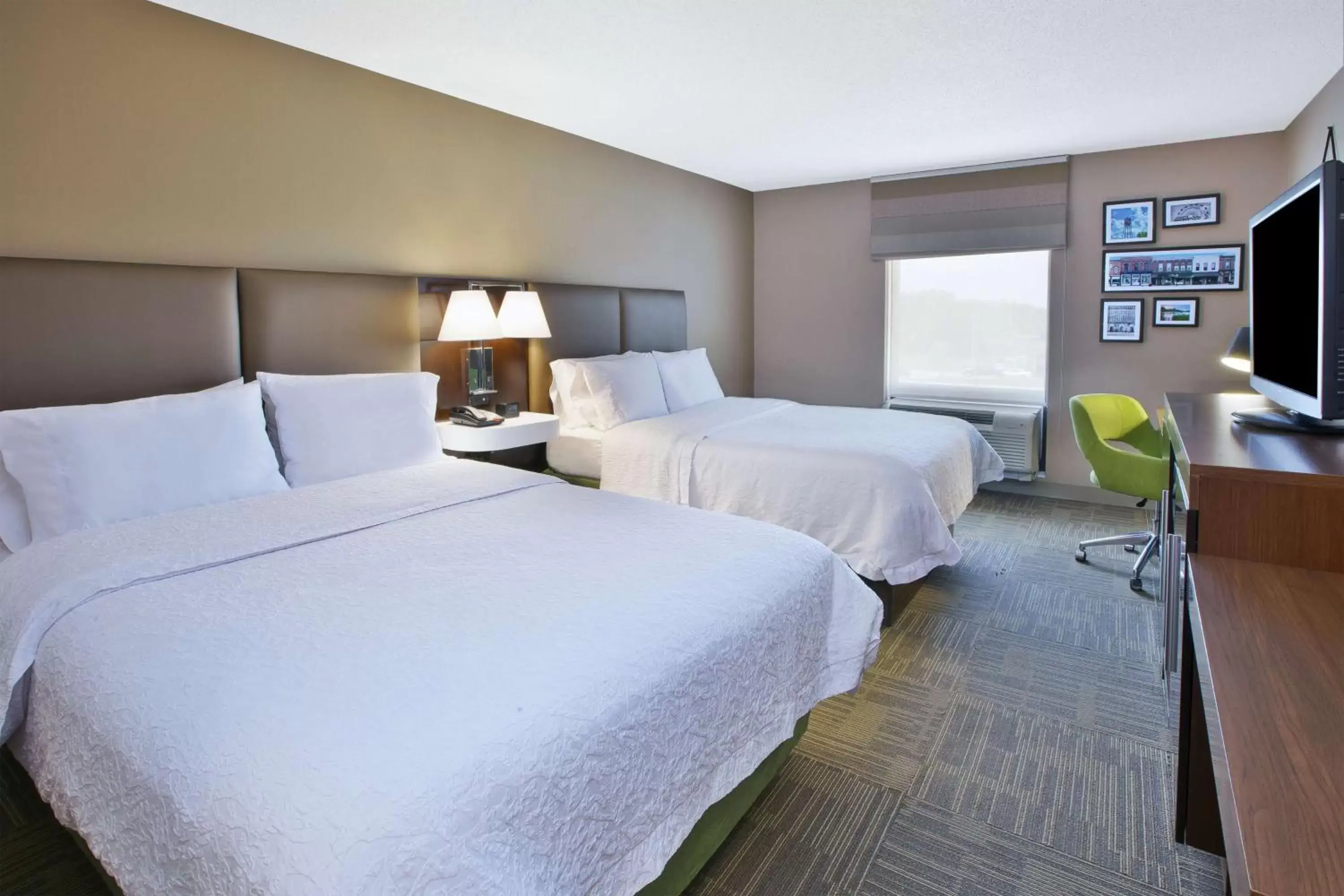 Bedroom, Bed in Hampton Inn Commerce/Novi