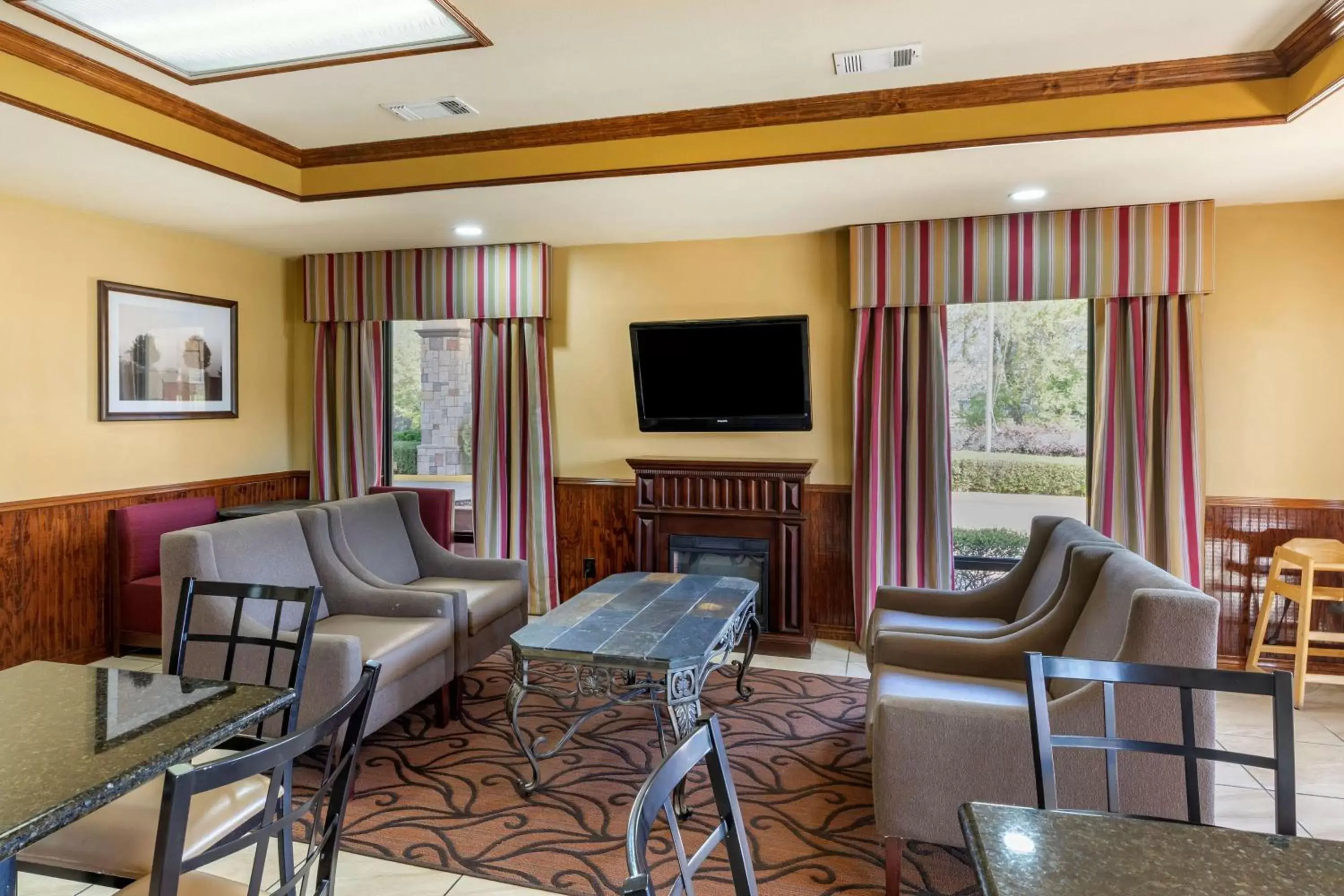 Lobby or reception, Seating Area in Best Western Lindale Inn