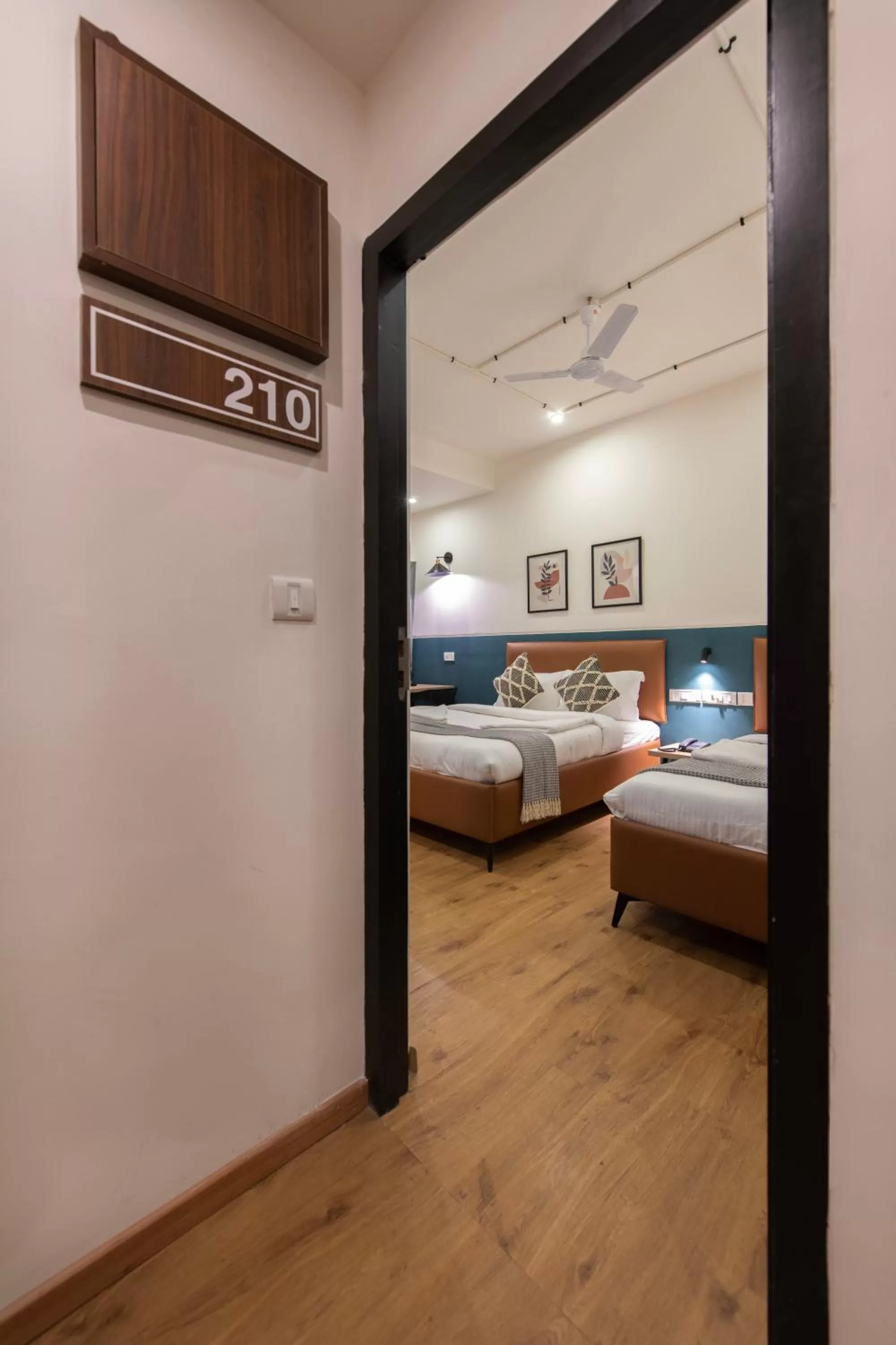 Bed in Convastay Prestige- Near Apollo Hospital & US Consulate