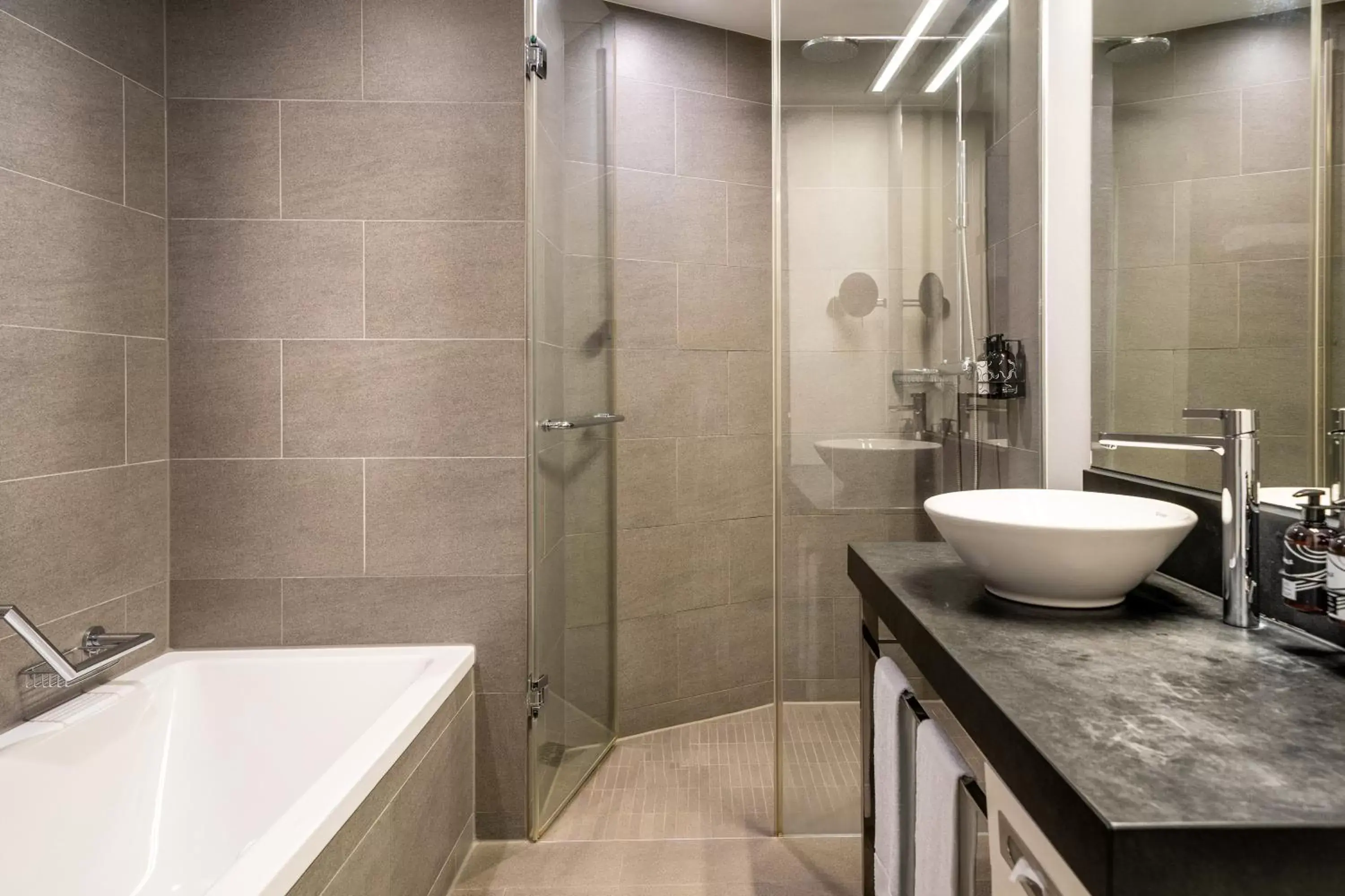 Shower, Bathroom in INNSiDE by Meliá Dresden