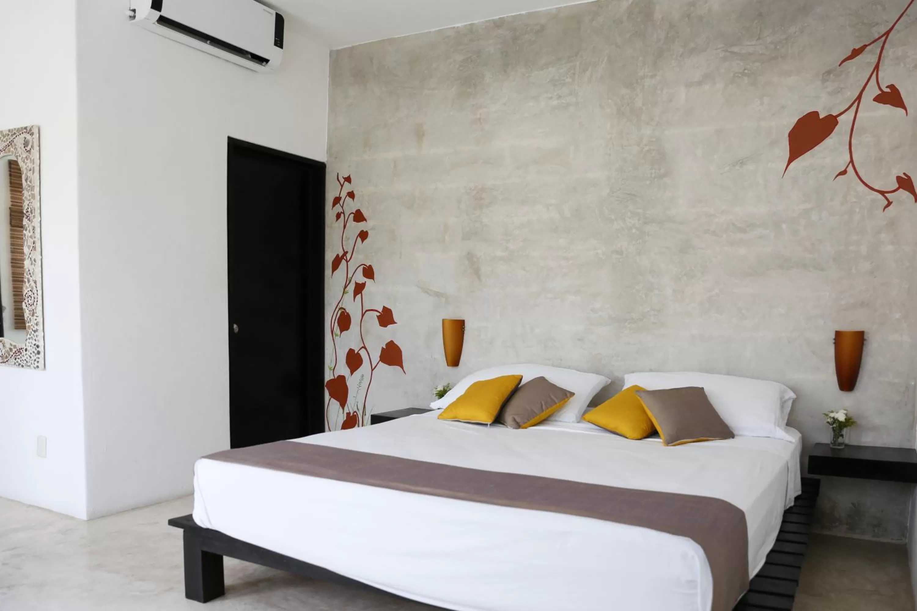 Photo of the whole room, Bed in Villas H2O