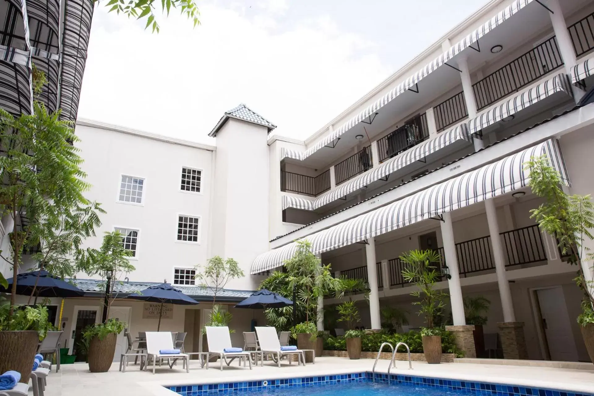 Swimming pool, Property Building in Best Western El Dorado Panama Hotel