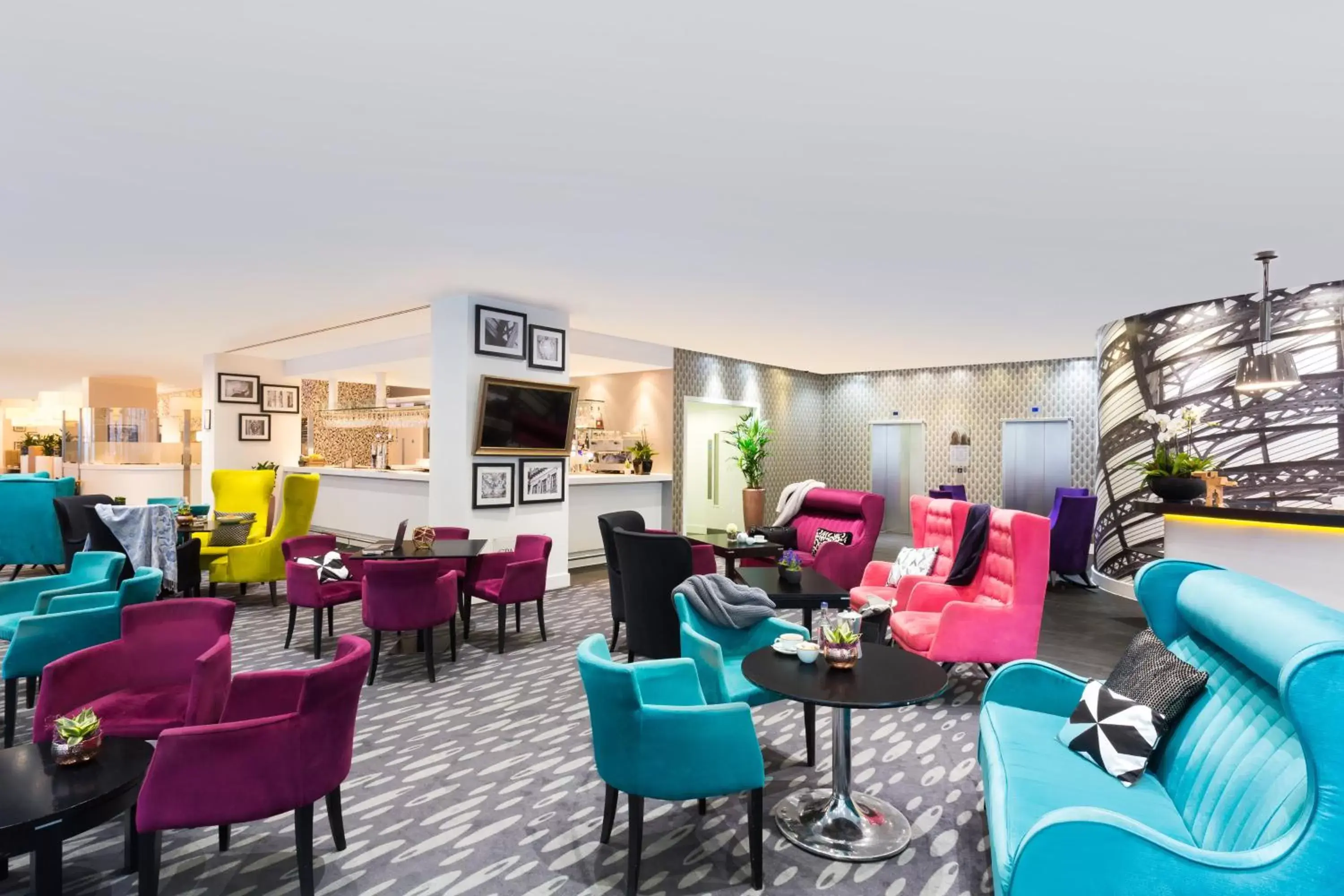 Lounge or bar, Restaurant/Places to Eat in Hotel Indigo Newcastle, an IHG Hotel
