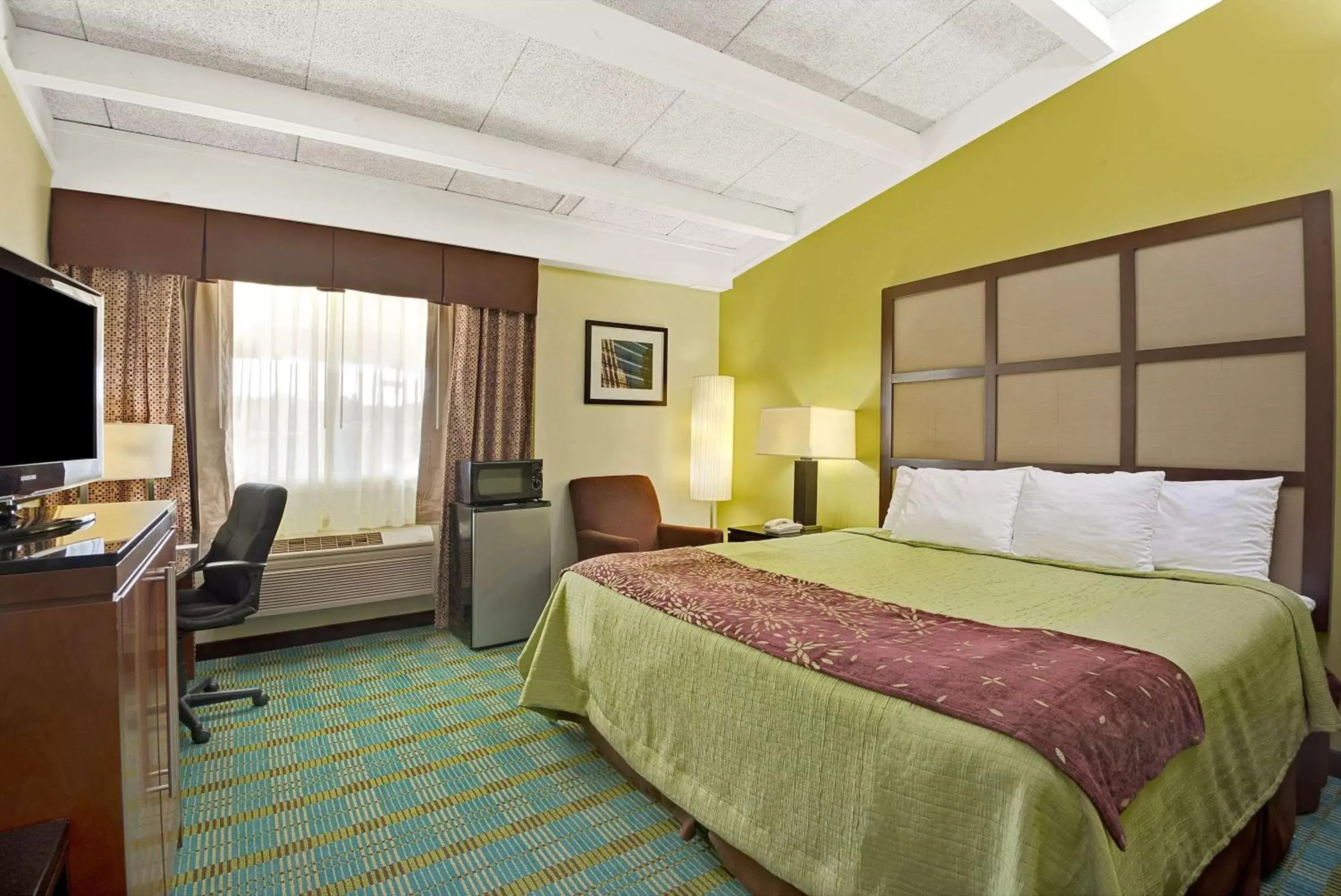 Photo of the whole room, Bed in Days Inn by Wyndham Southington