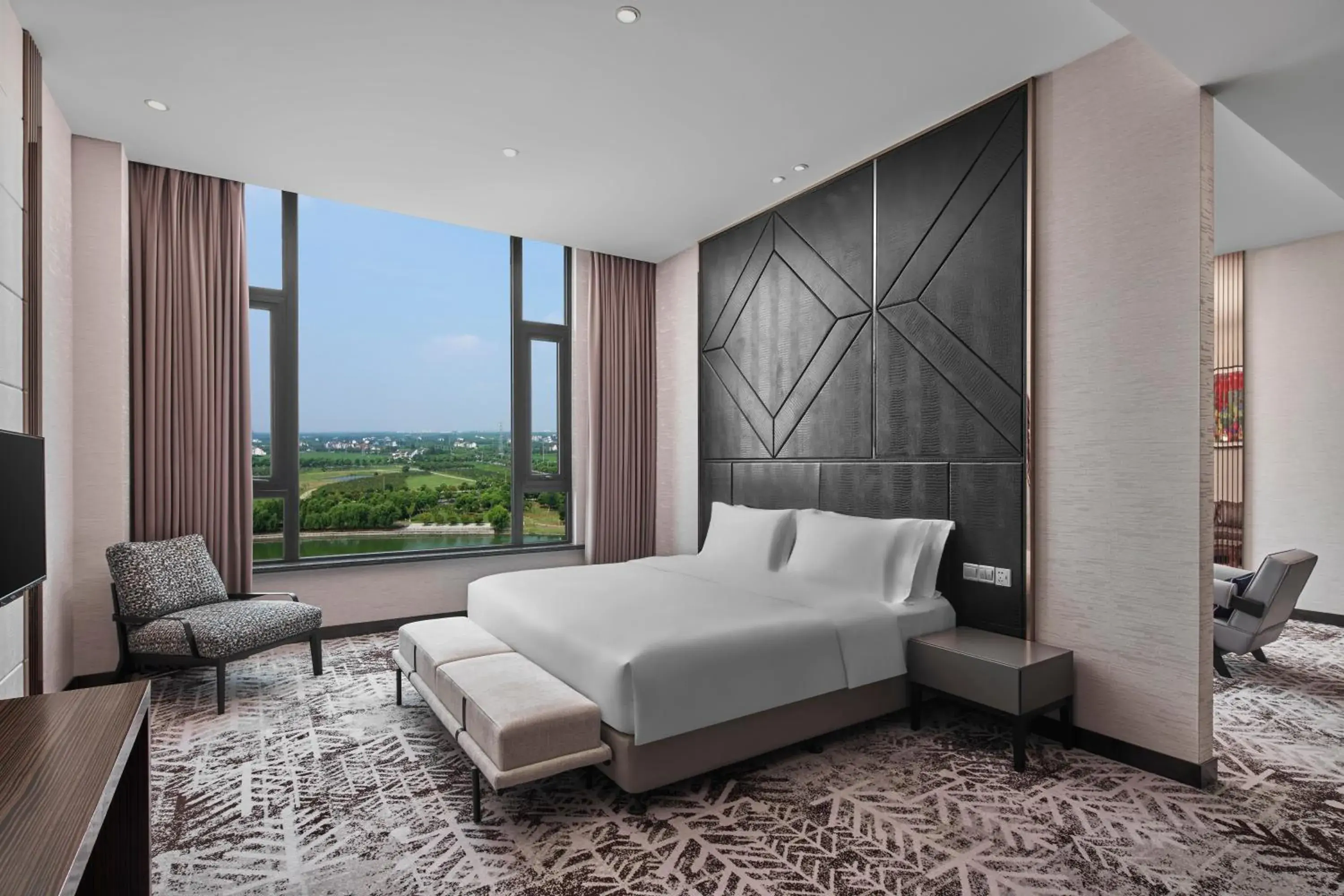 One-Bedroom King Suite - High Floor in Crowne Plaza Shanghai Jinshan by IHG One-Bedroom King Suite - High Floor in Crowne Plaza Shanghai Jinshan by IHG