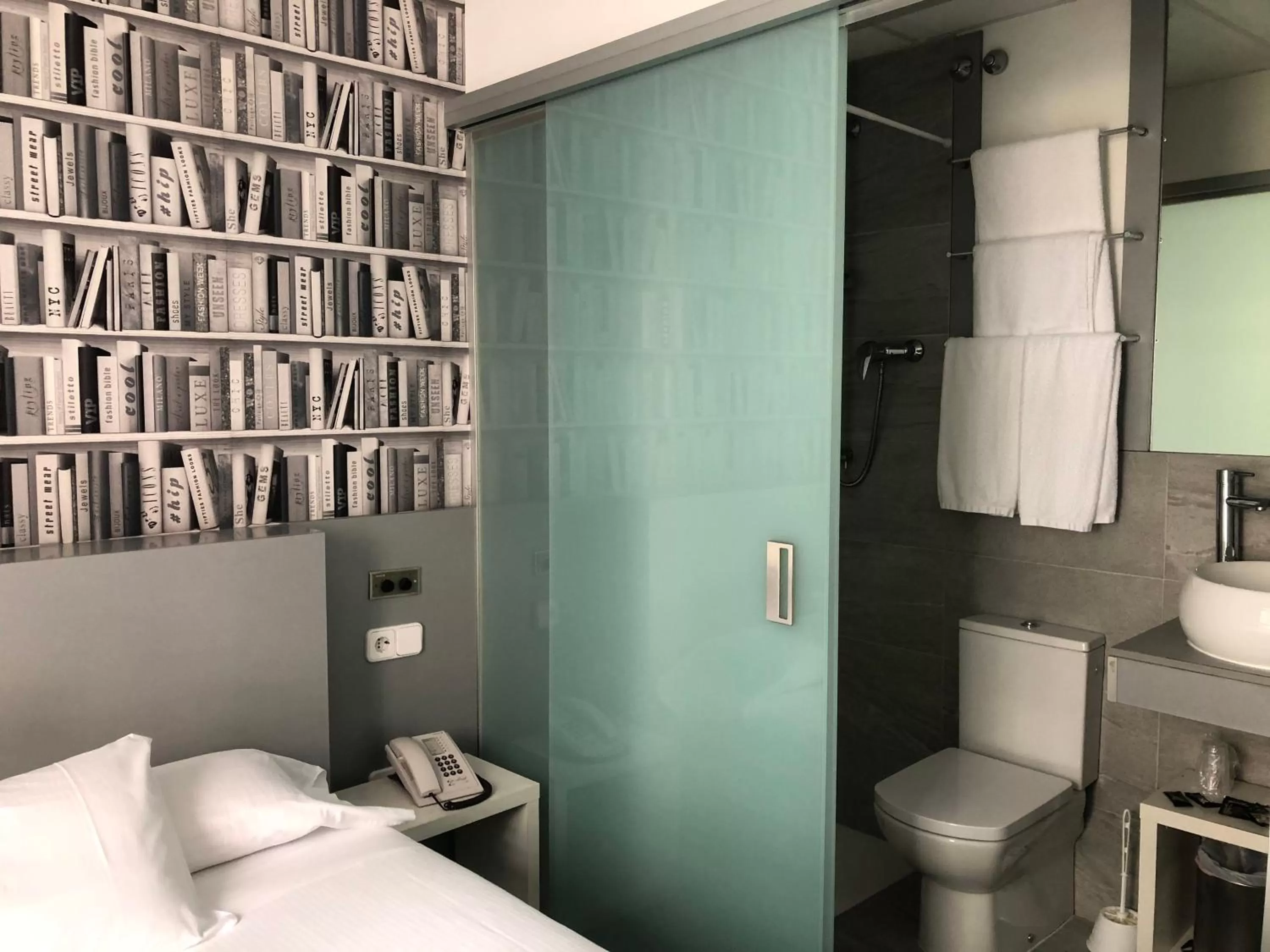 Bed in Hotel del Mar Vigo