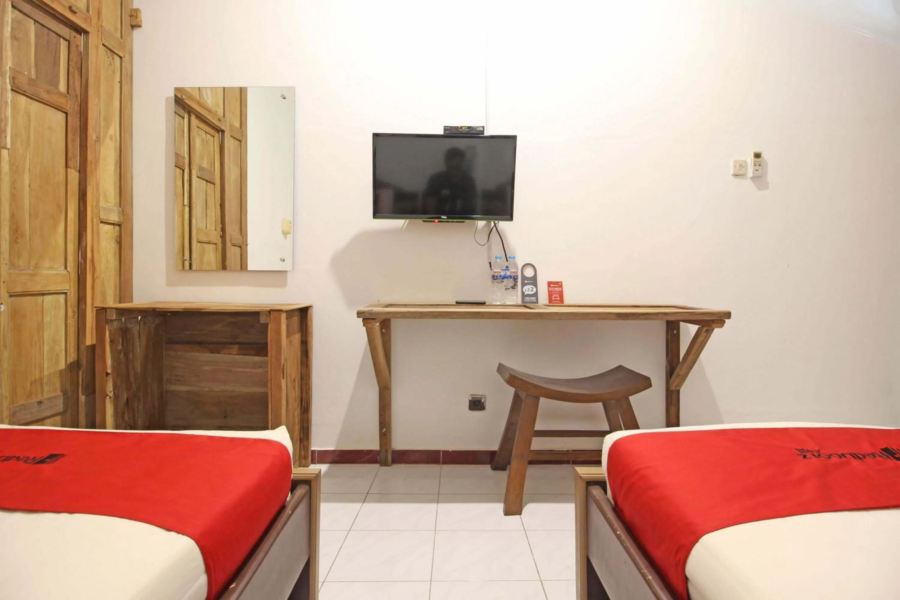 Bed in RedDoorz near Pojok Beteng Prawirotaman