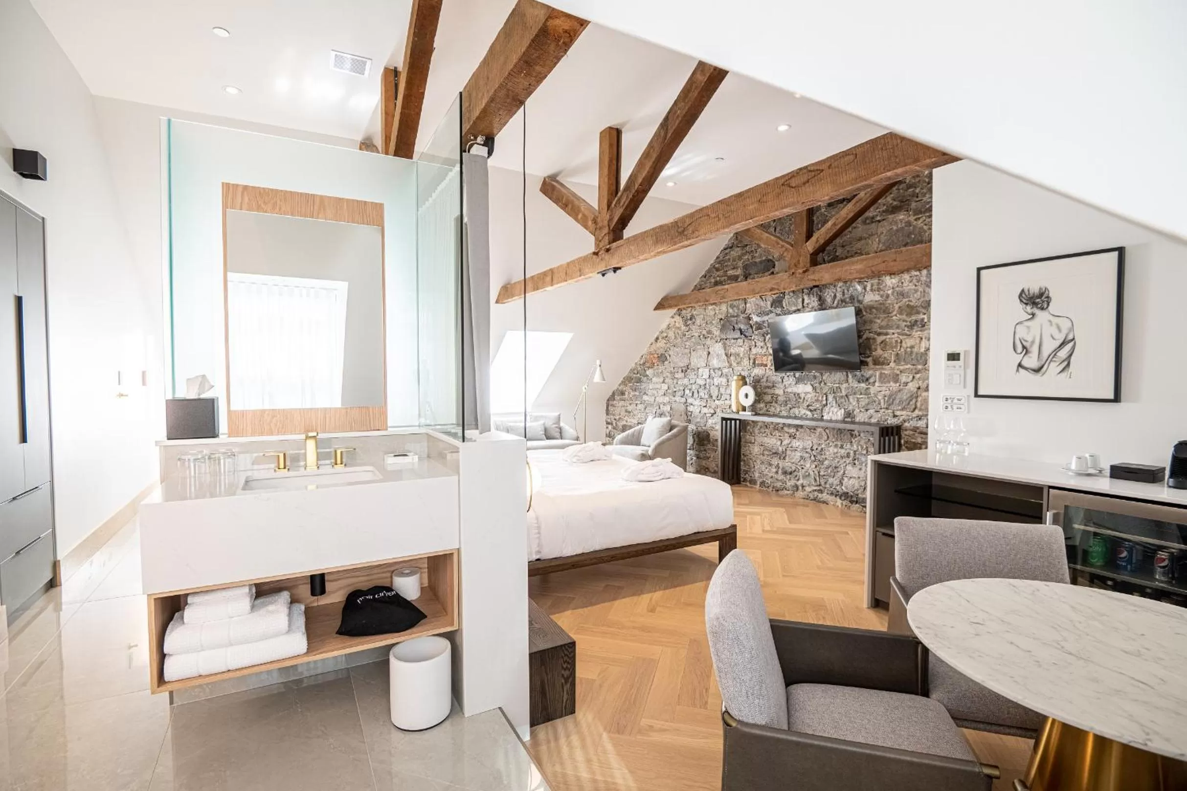 Bathroom, Bed in Hôtel Boutique Ophelia - Par Aneyro