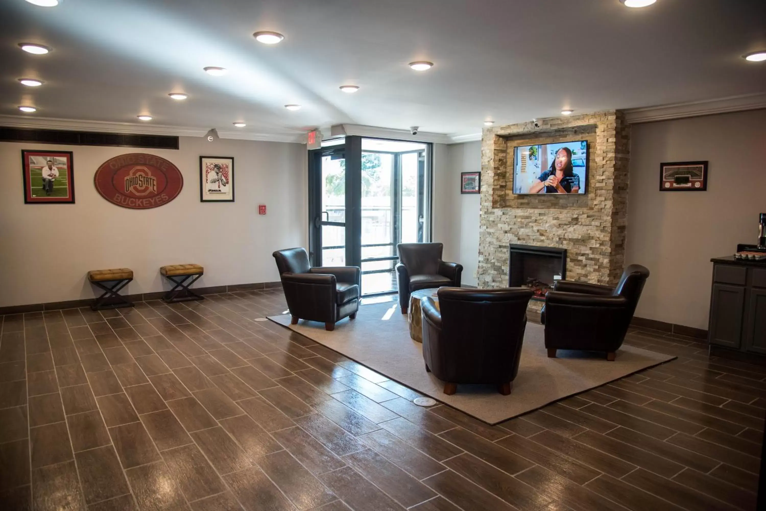 Communal lounge/ TV room, Lobby/Reception in Baymont Inn and Suites by Wyndham Columbus / Near OSU