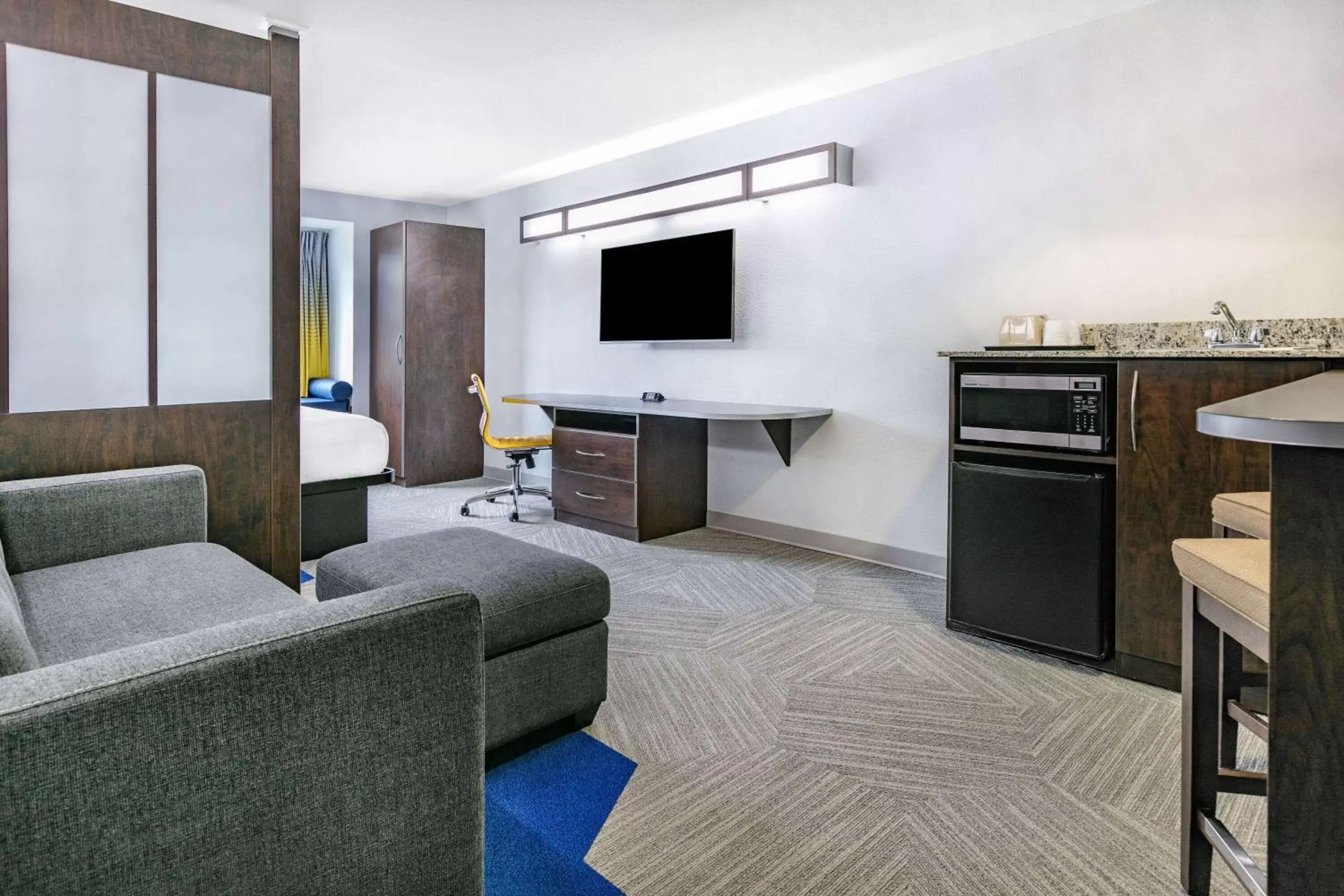 TV and multimedia, Seating Area in Microtel Inn & Suites by Wyndham Austin Airport