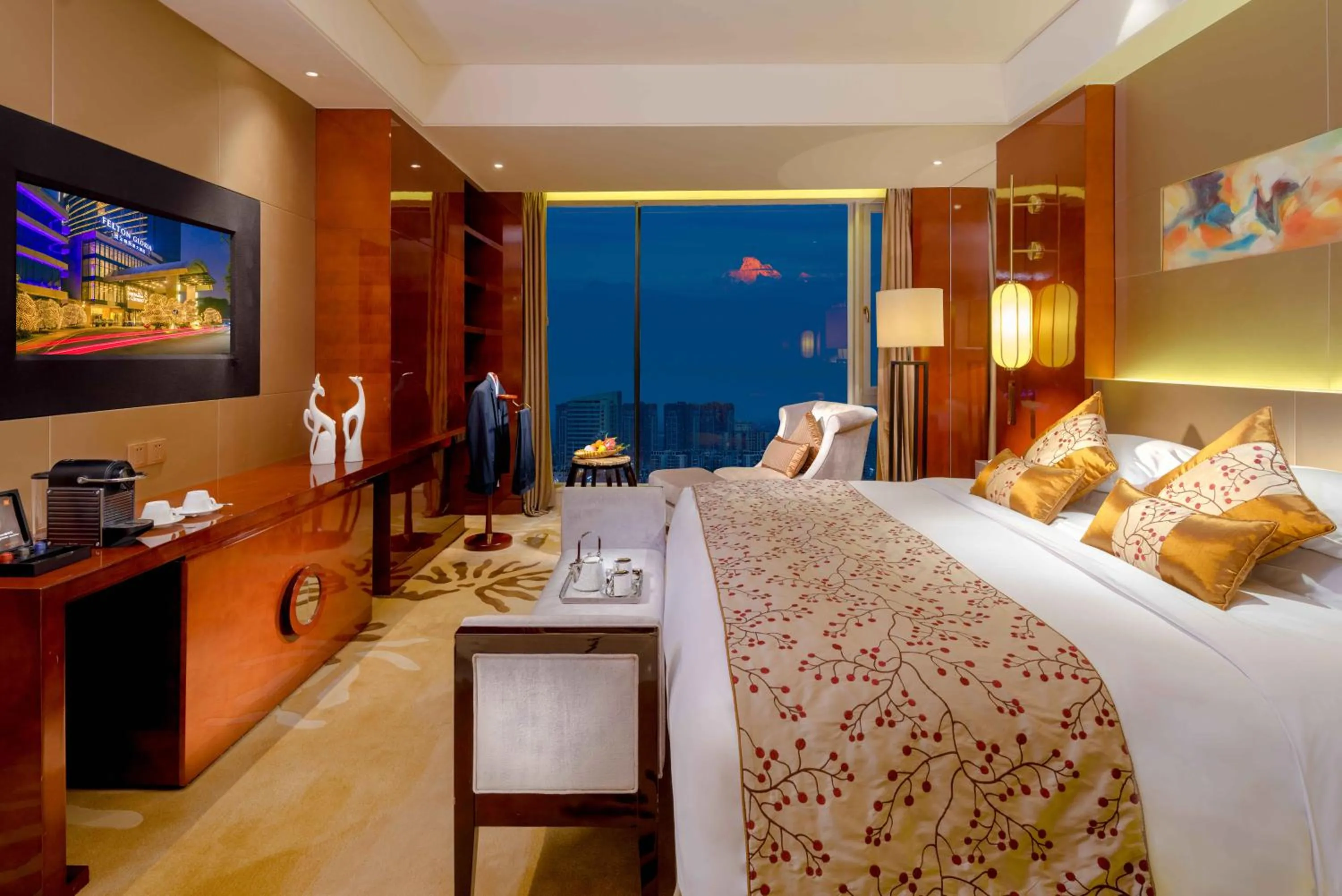 Photo of the whole room, Bed in Felton Grand Hotel Chengdu