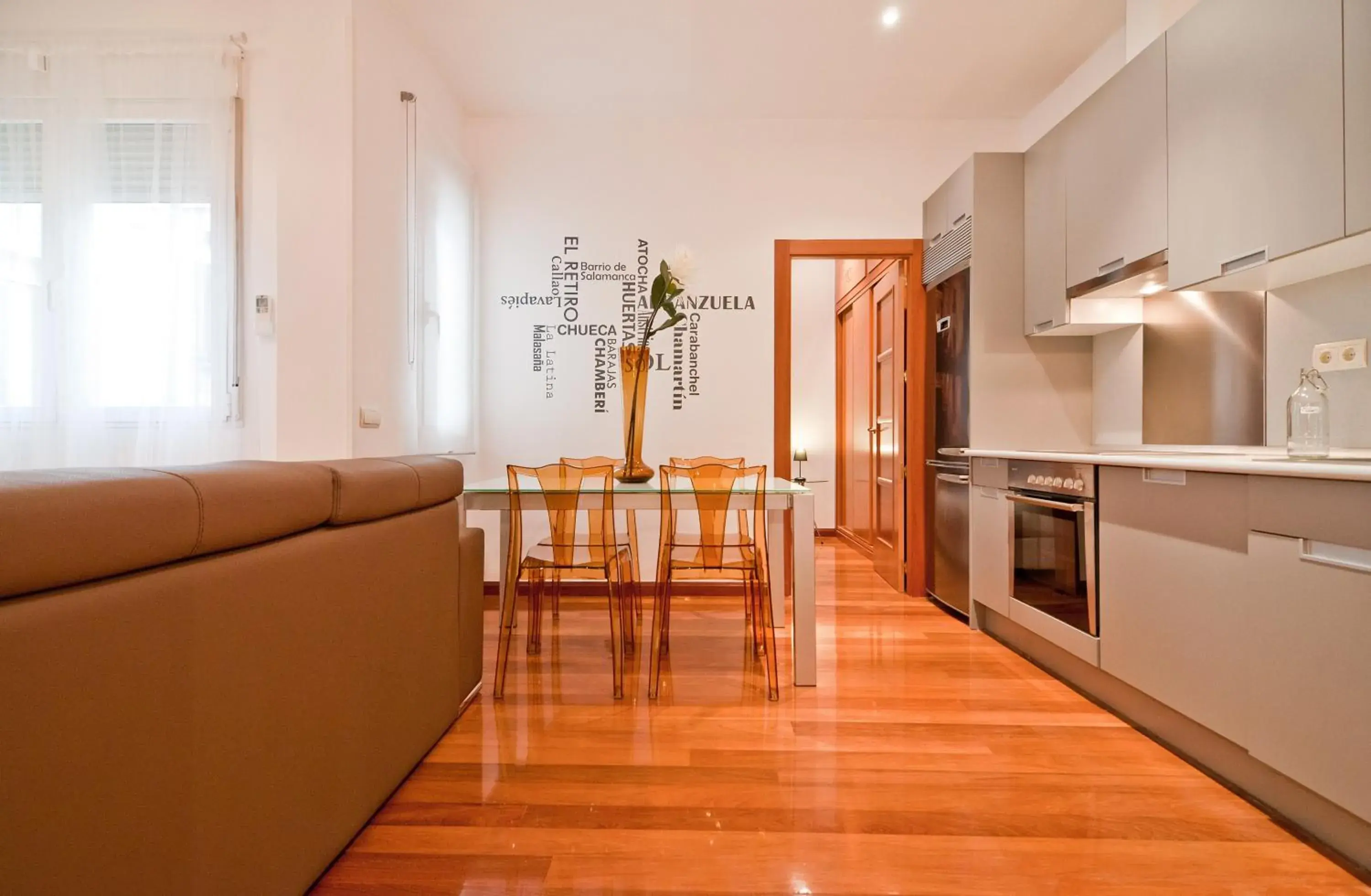 Kitchen or kitchenette, Dining Area in SmartRental Madrid Atocha