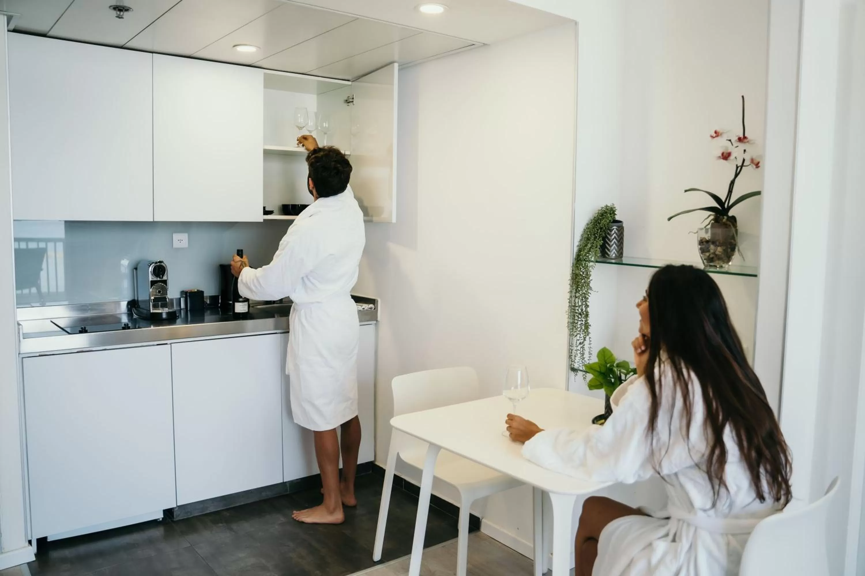 Coffee/tea facilities in Sea Executive Suites