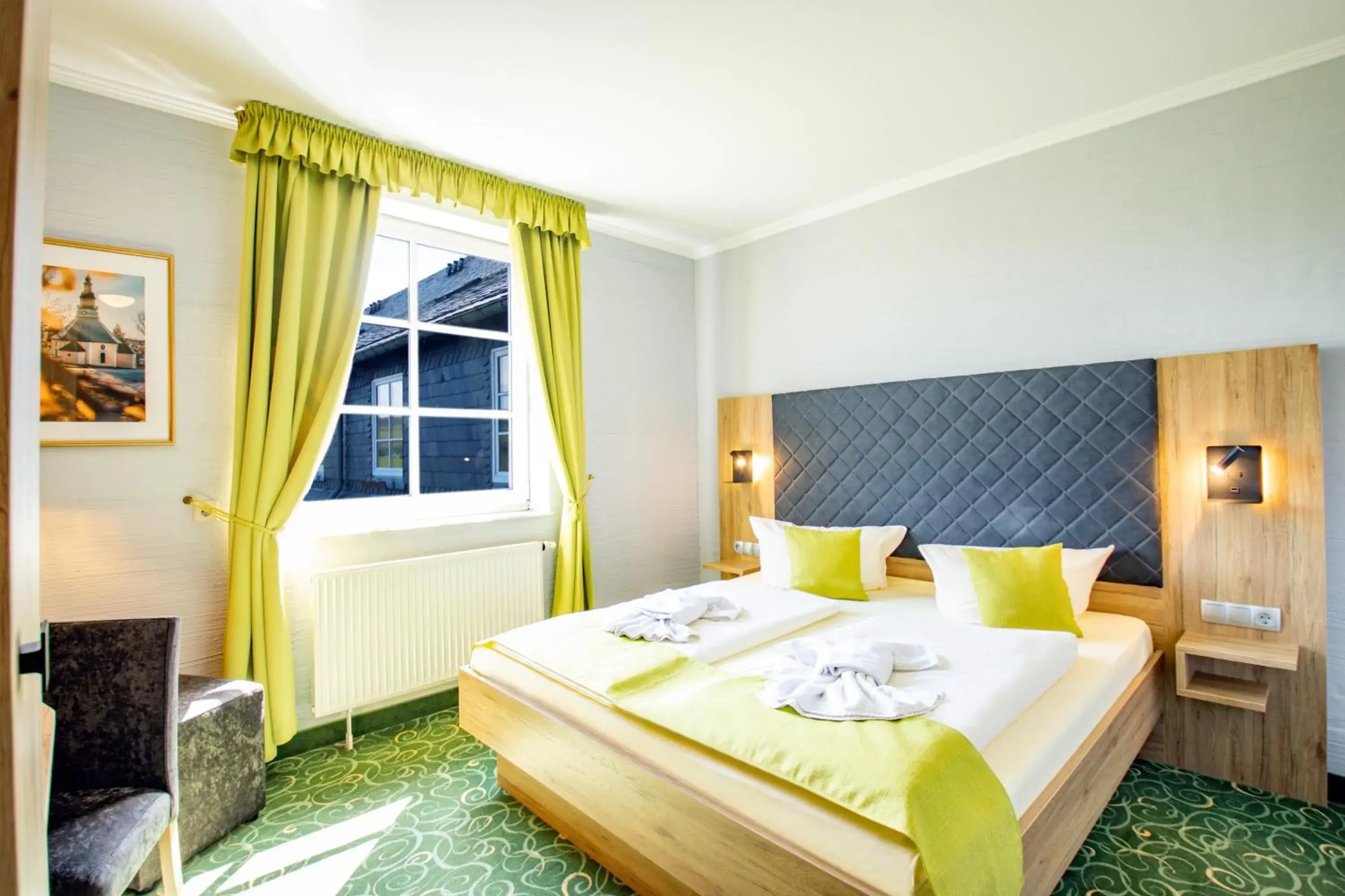 Photo of the whole room, Bed in Panorama Berghotel Wettiner Hohe