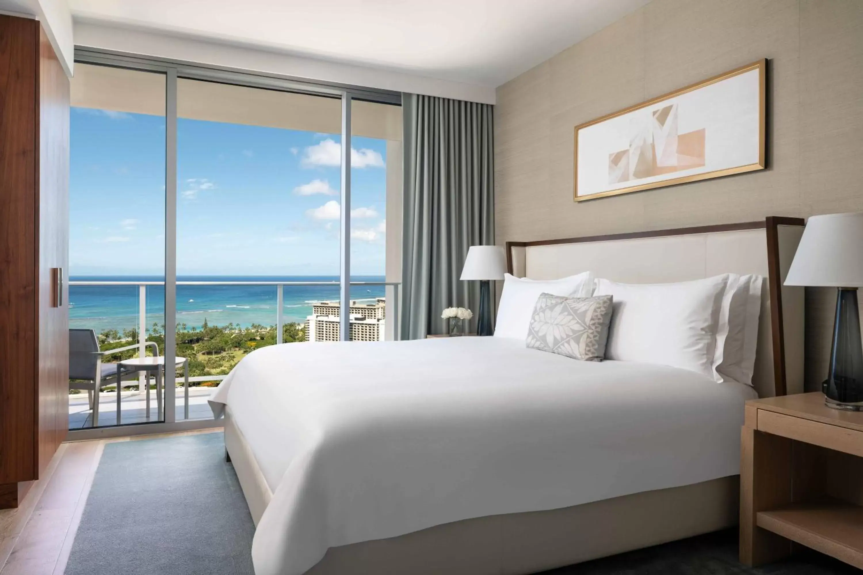 Bedroom, Bed in The Ritz-Carlton Residences, Waikiki Beach Hotel