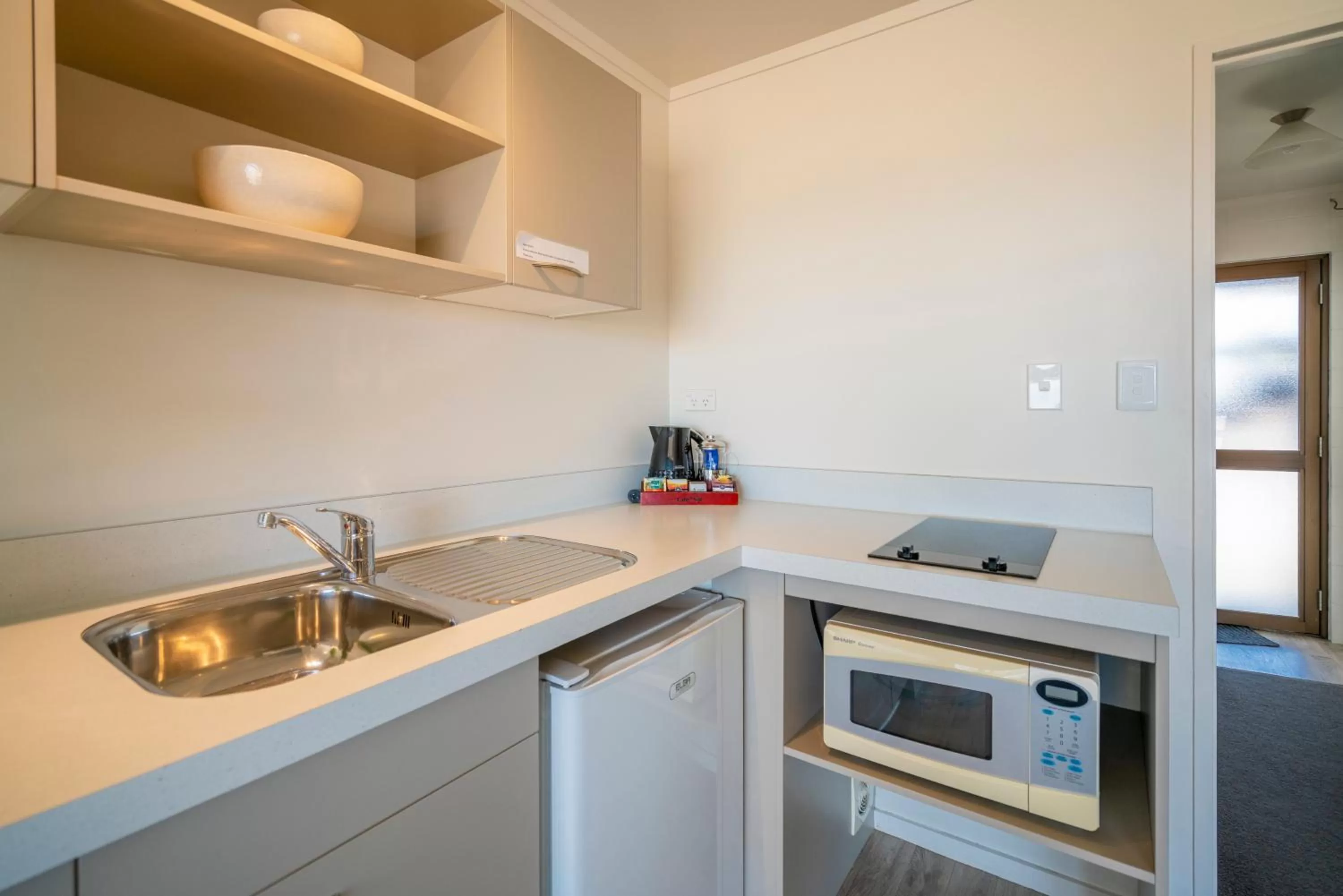 Kitchen or kitchenette in The Oceanside Motel