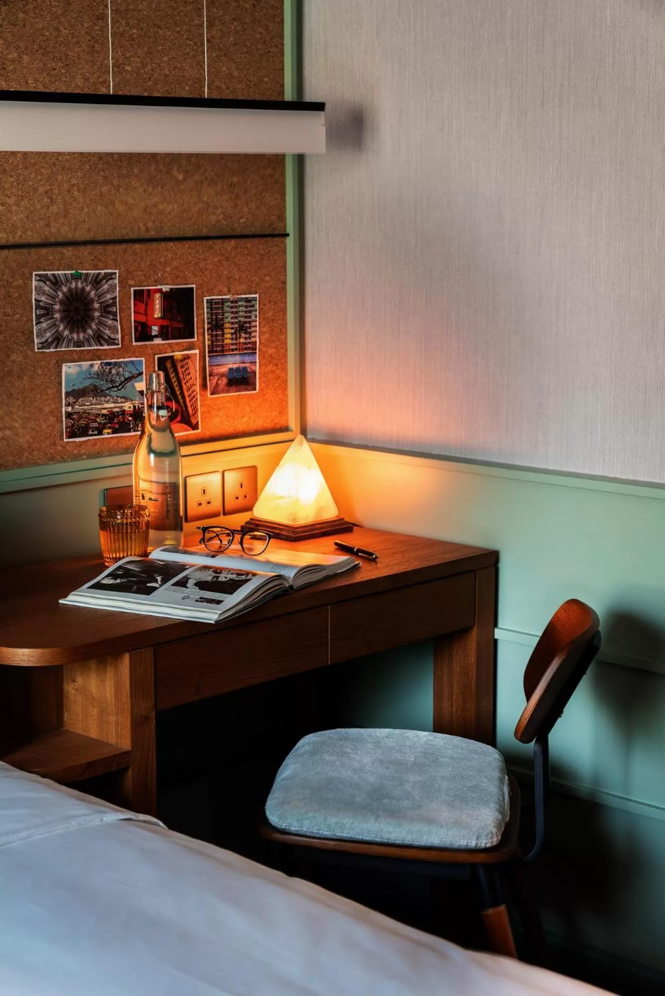 Bedroom, Bed in Eaton HK