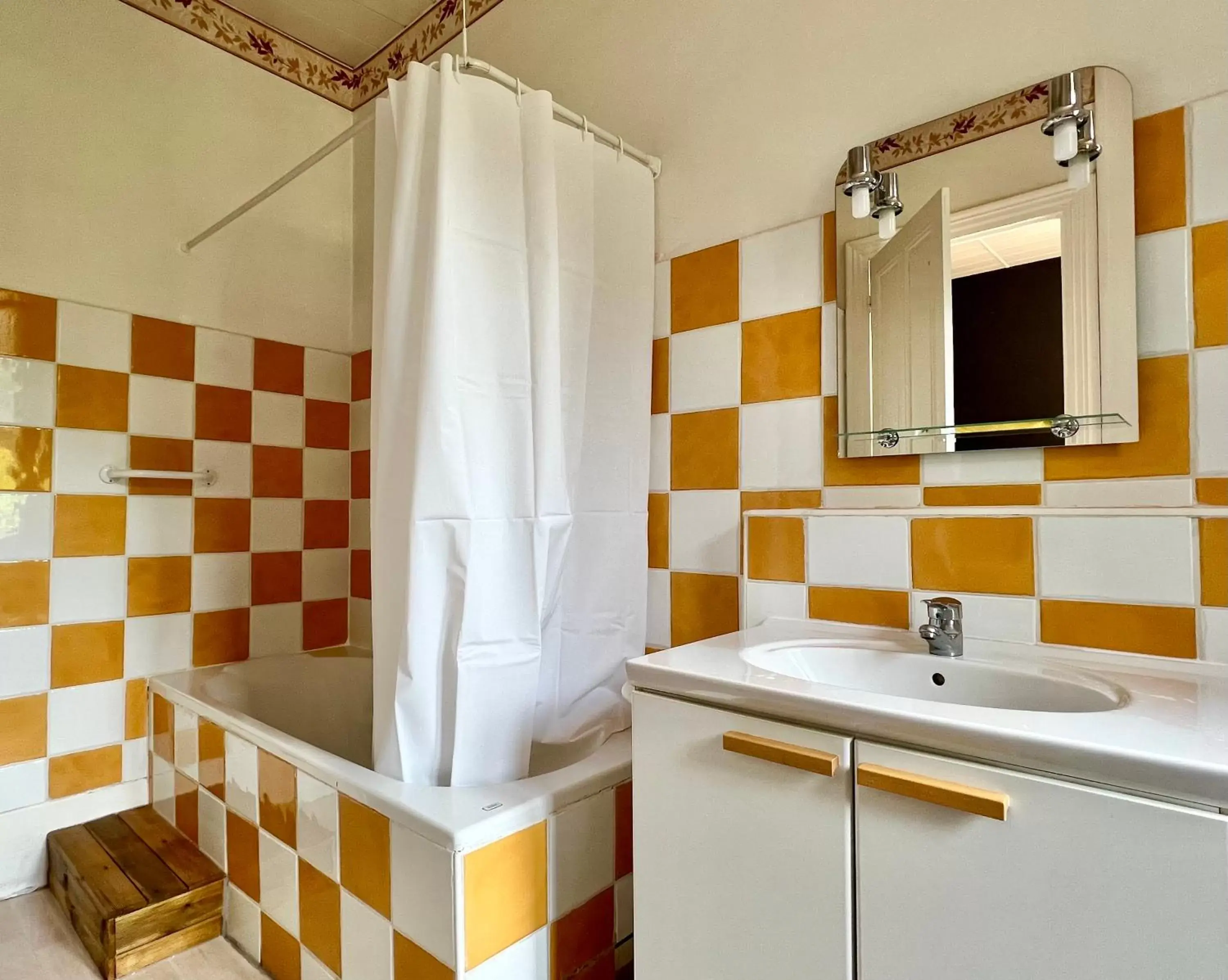 Bath, Bathroom in Appart'hôtel Les Célestins