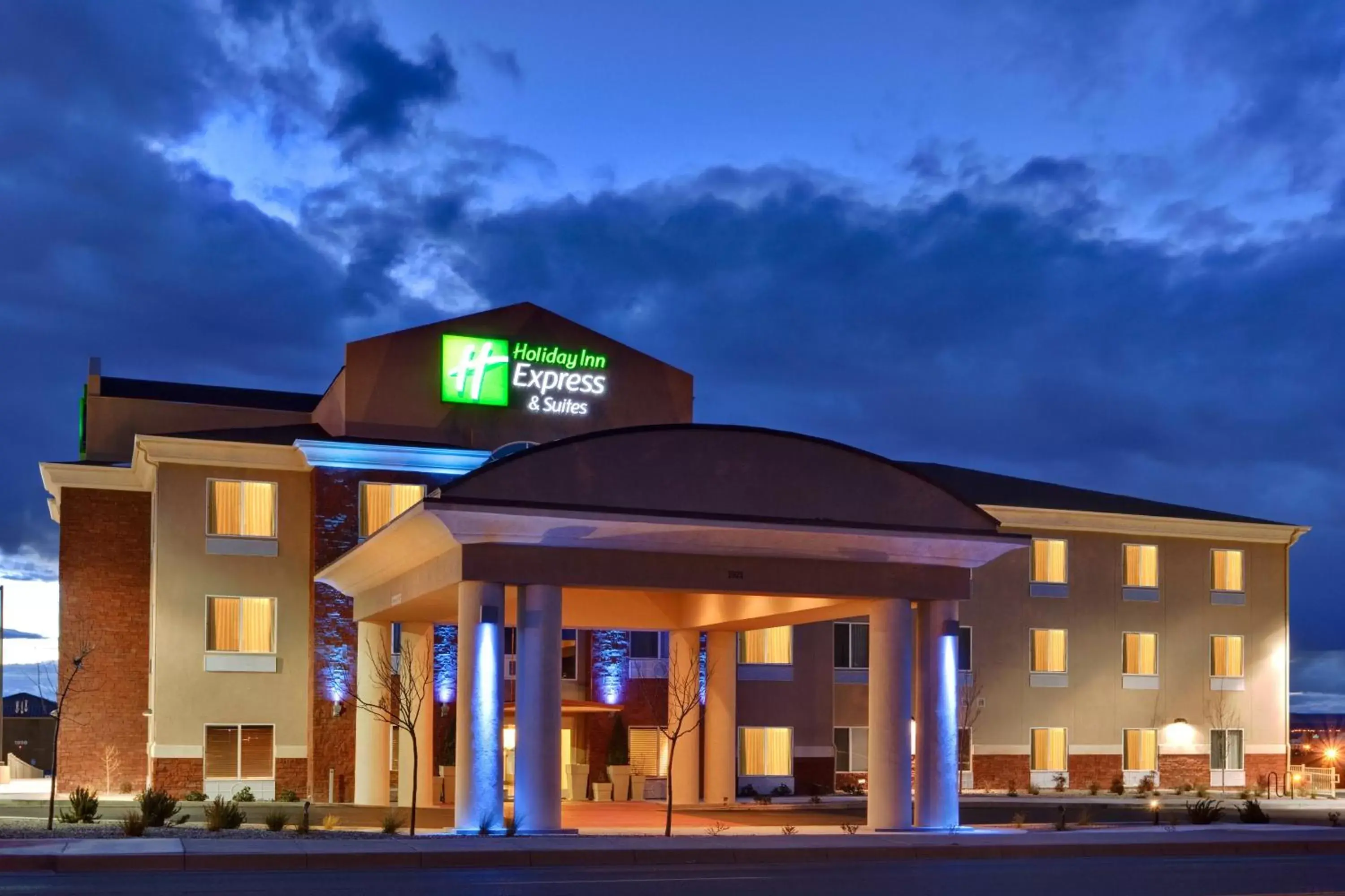 Property Building in Holiday Inn Express Hotel & Suites Albuquerque Airport, an IHG Hotel